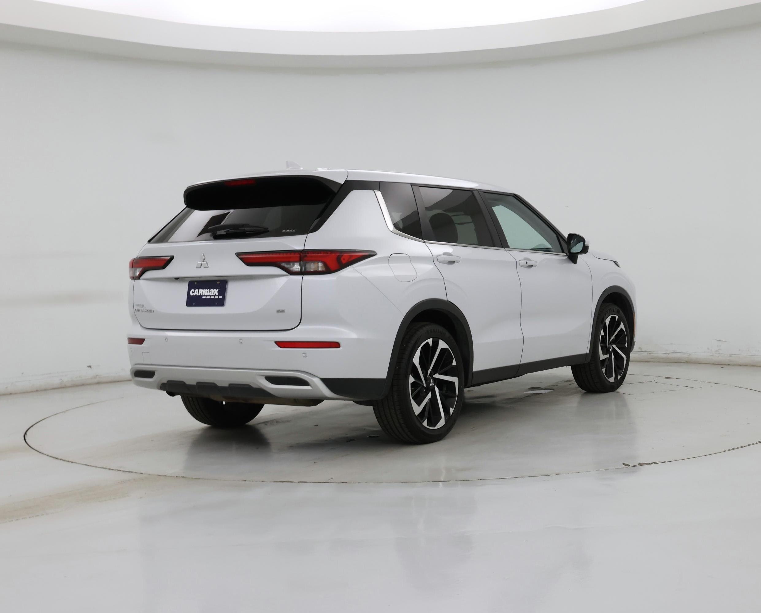Thumbnail: 2024 Mitsubishi Outlander - 8
