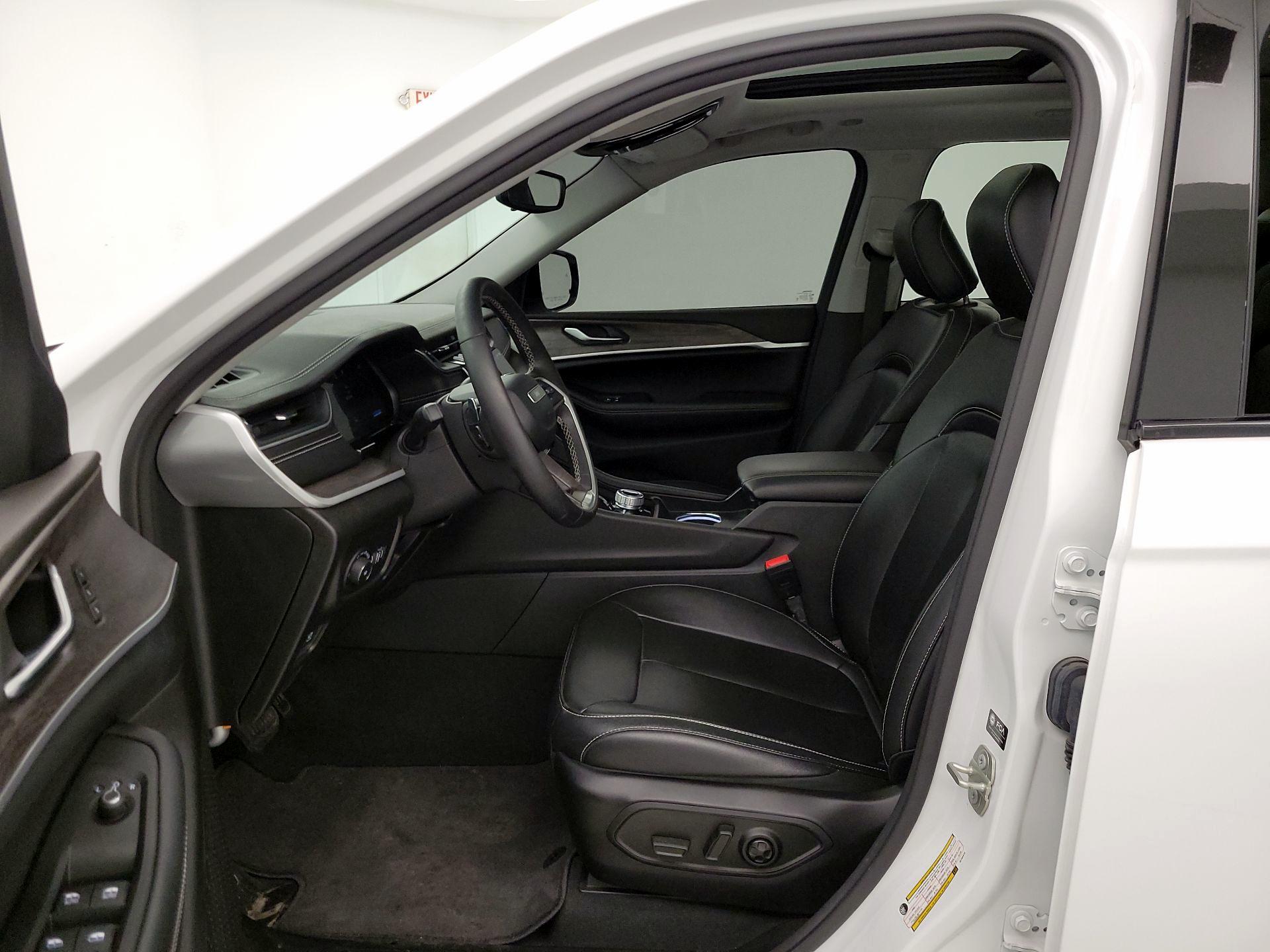 Thumbnail: 2024 Jeep Grand Cherokee - 11