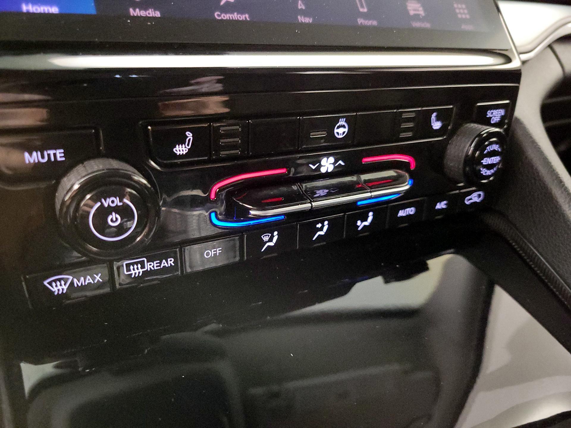 Thumbnail: 2024 Jeep Grand Cherokee - 17