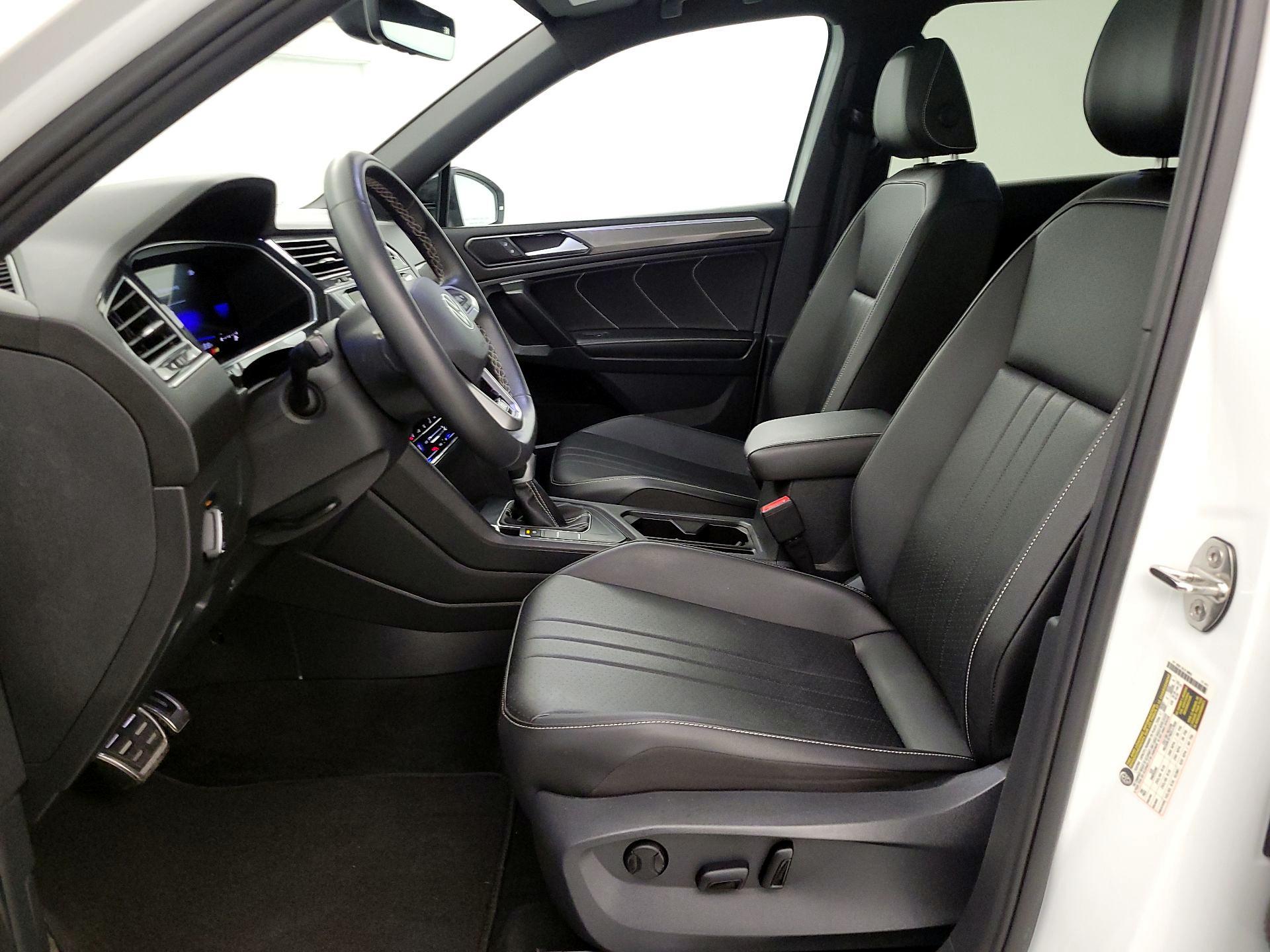 Thumbnail: 2023 Volkswagen Tiguan - 11