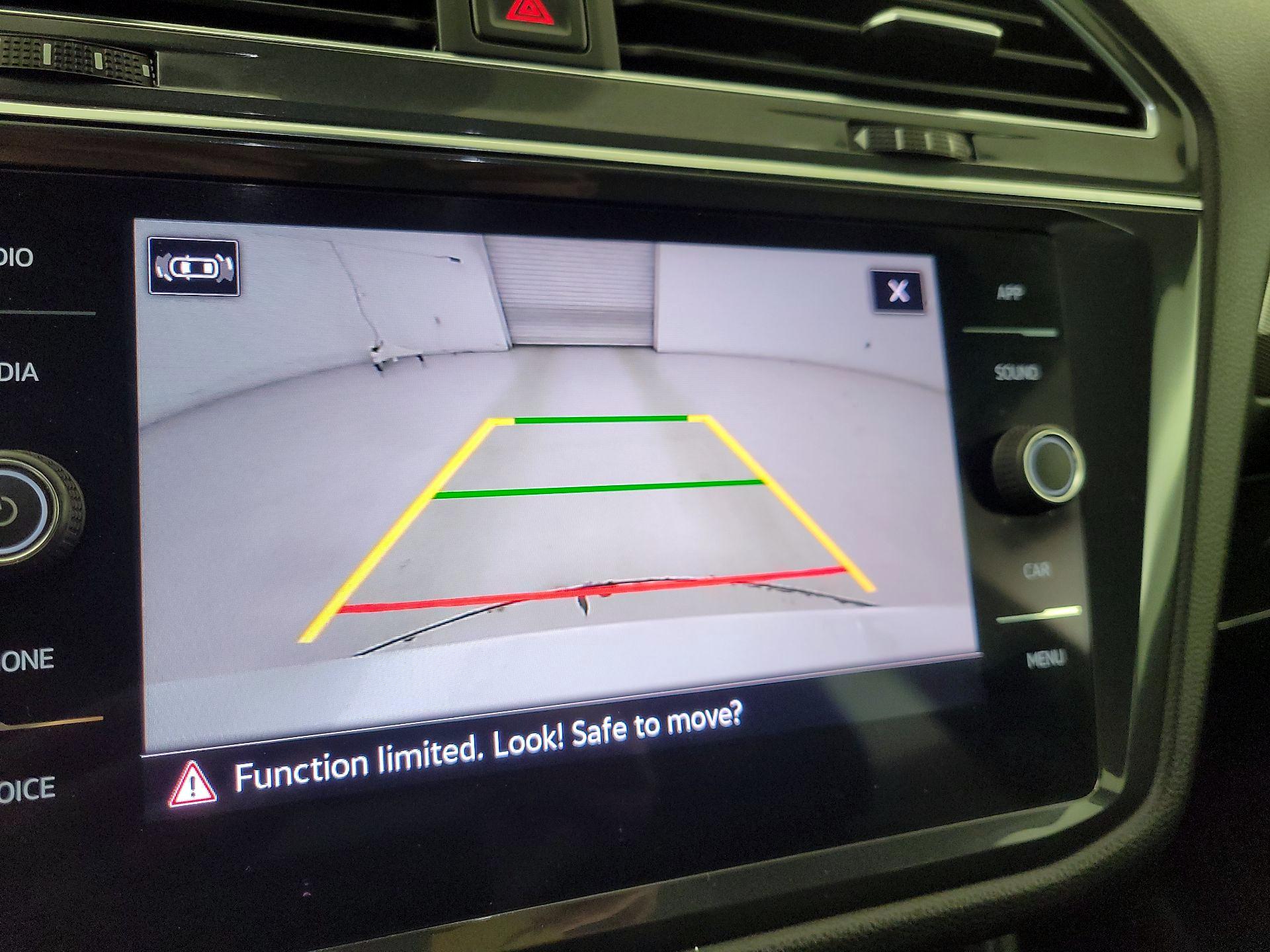 Thumbnail: 2023 Volkswagen Tiguan - 14