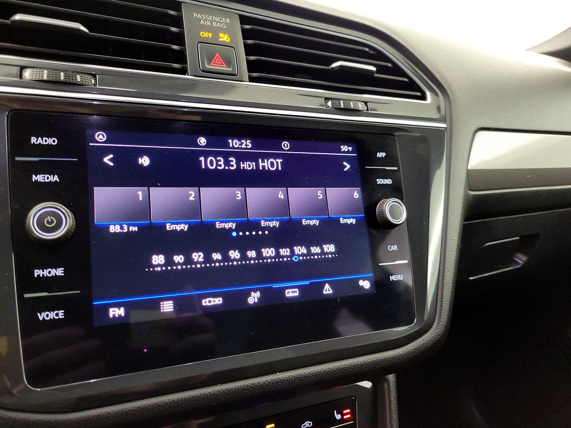 Thumbnail: 2023 Volkswagen Tiguan - 15