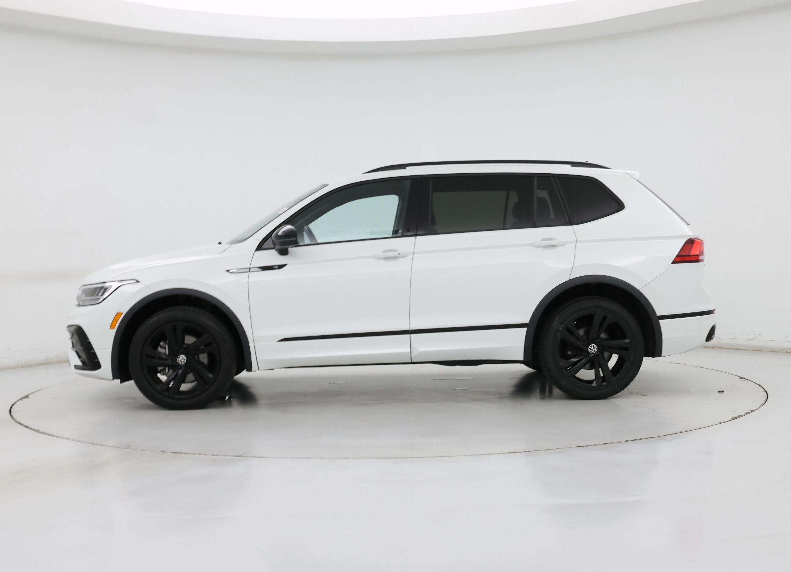 Thumbnail: 2023 Volkswagen Tiguan - 3