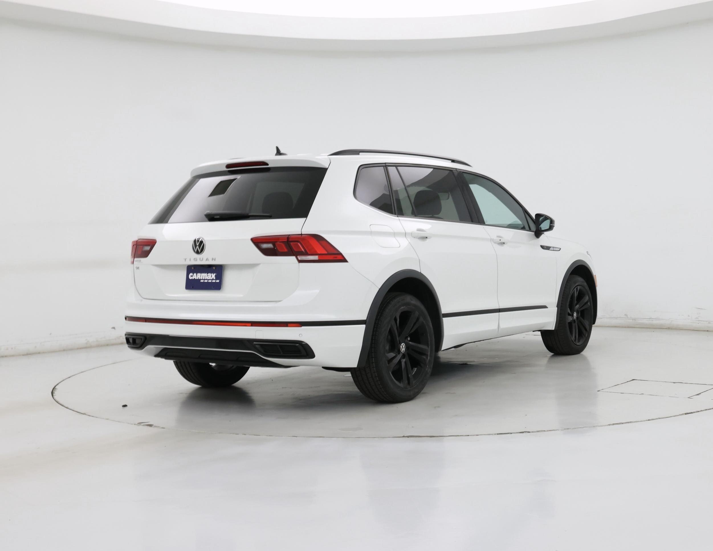 Thumbnail: 2023 Volkswagen Tiguan - 8