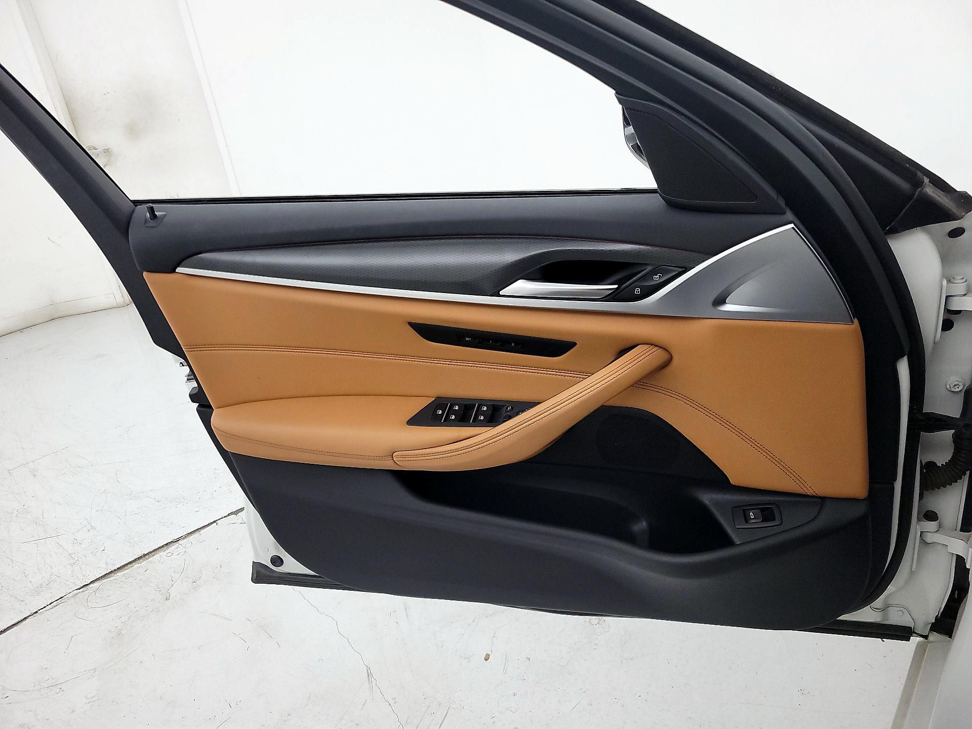 Thumbnail: 2023 BMW 5 Series - 12