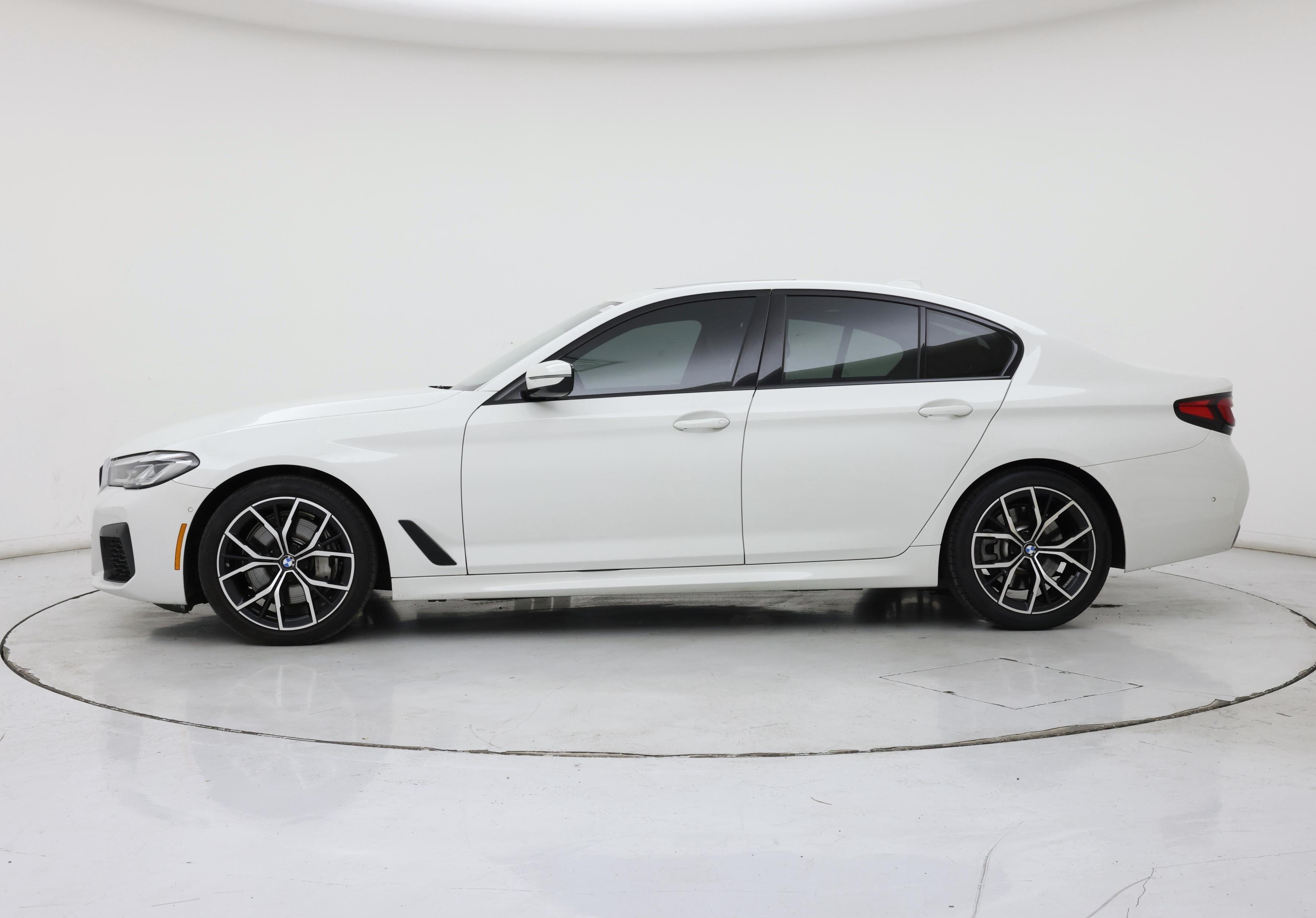 Thumbnail: 2023 BMW 5 Series - 3