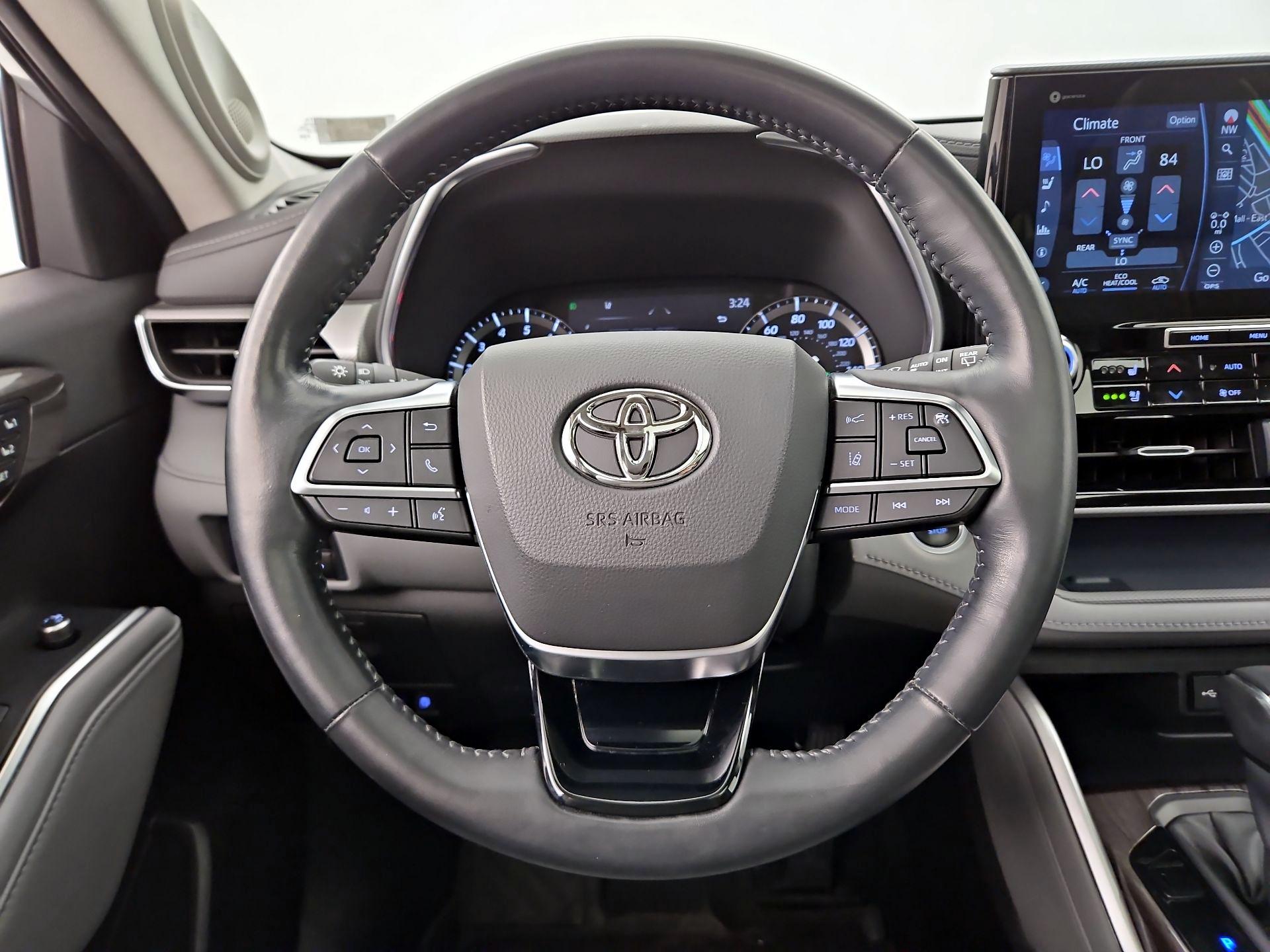 Thumbnail: 2021 Toyota Highlander - 10