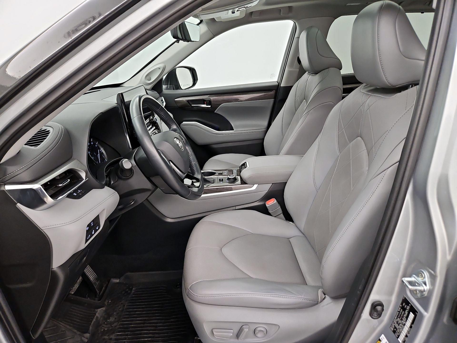 Thumbnail: 2021 Toyota Highlander - 11