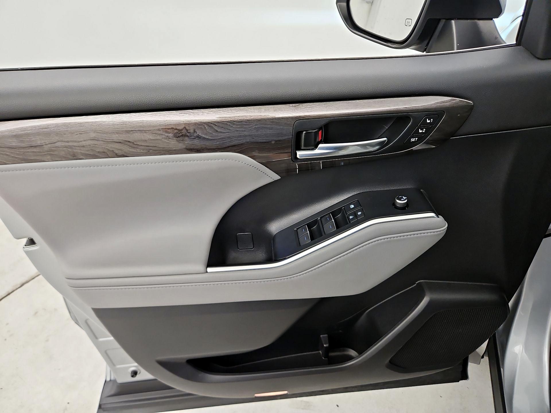 Thumbnail: 2021 Toyota Highlander - 12