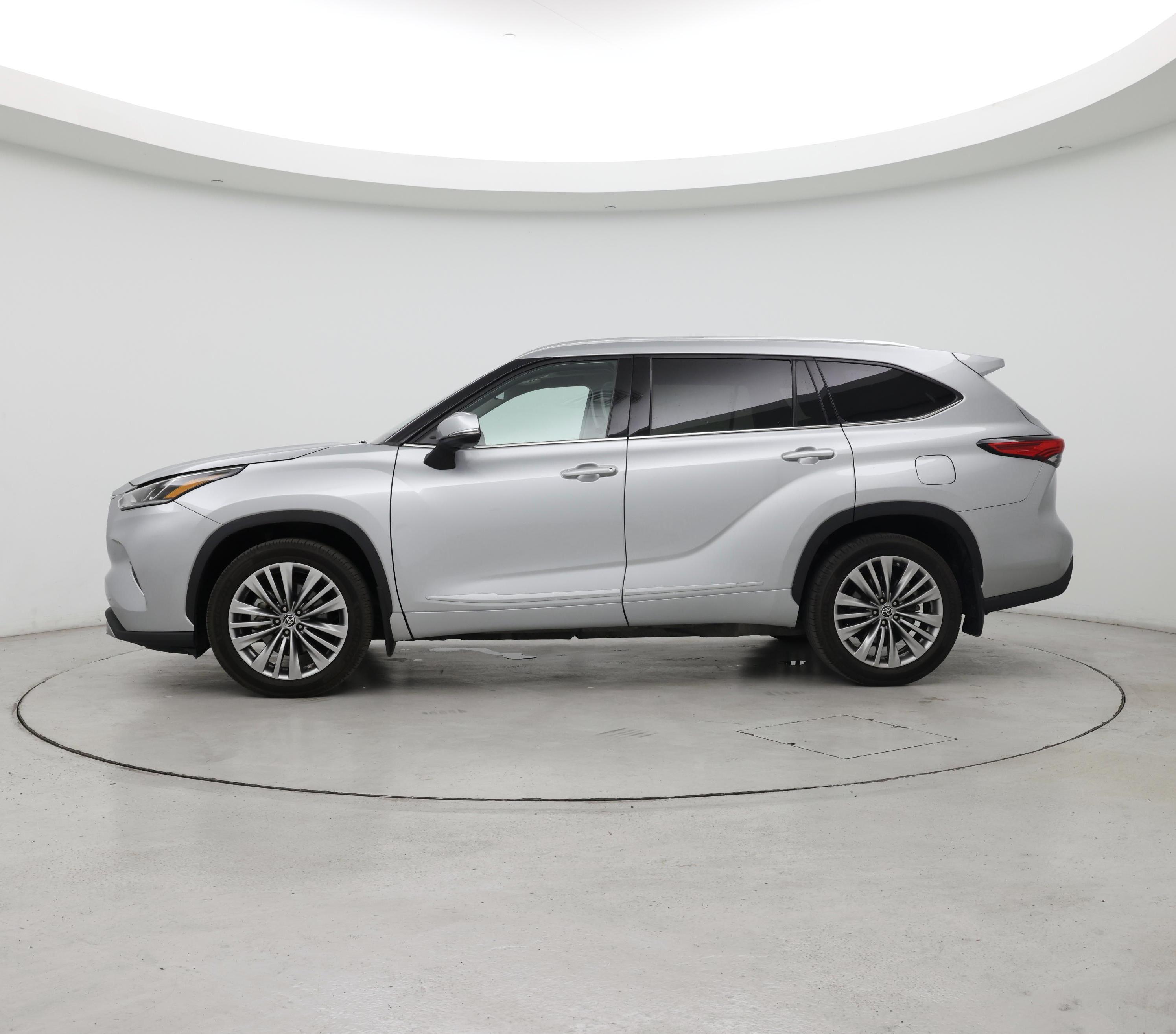 Thumbnail: 2021 Toyota Highlander - 3