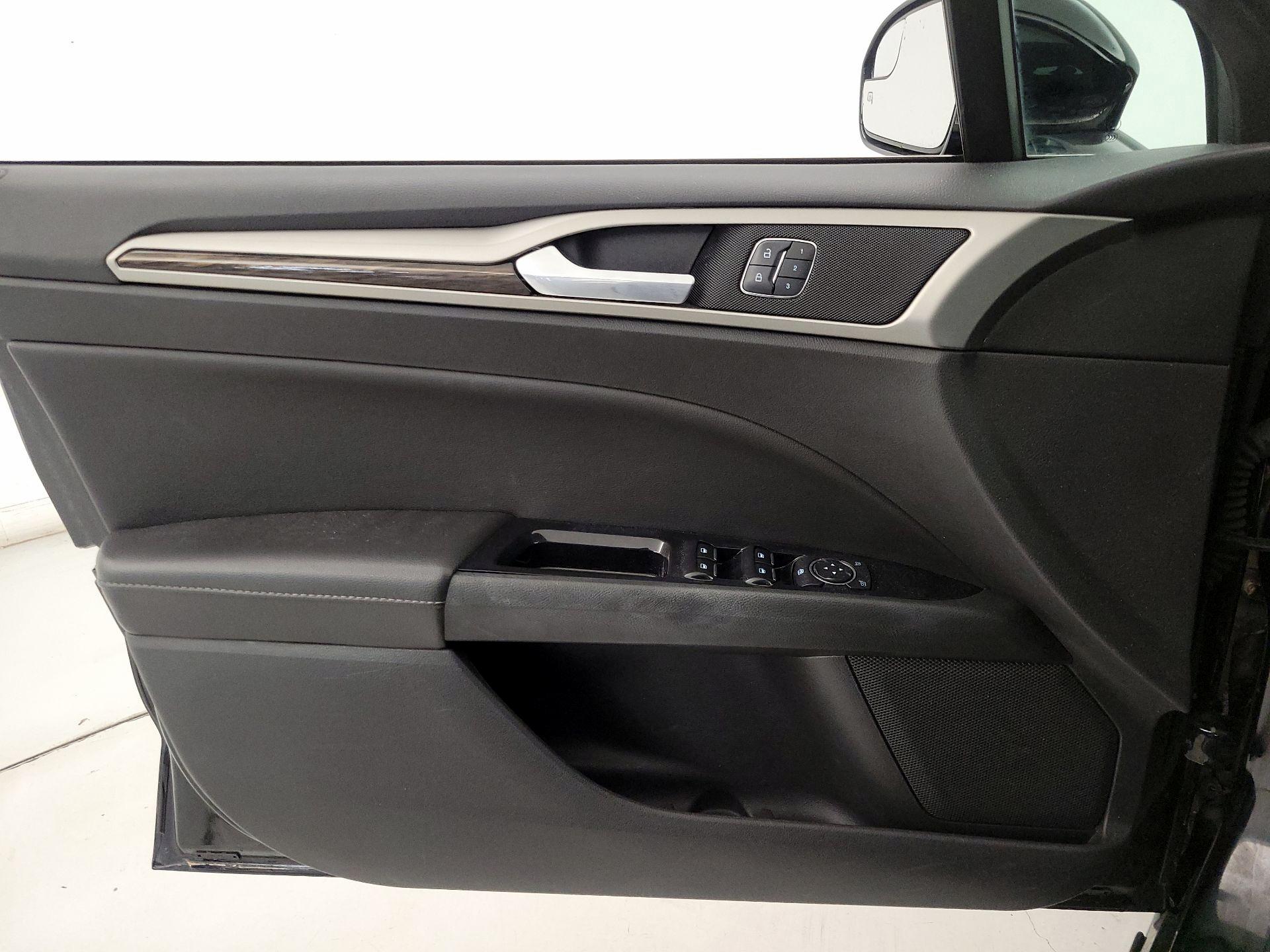 Thumbnail: 2016 Ford Fusion - 12