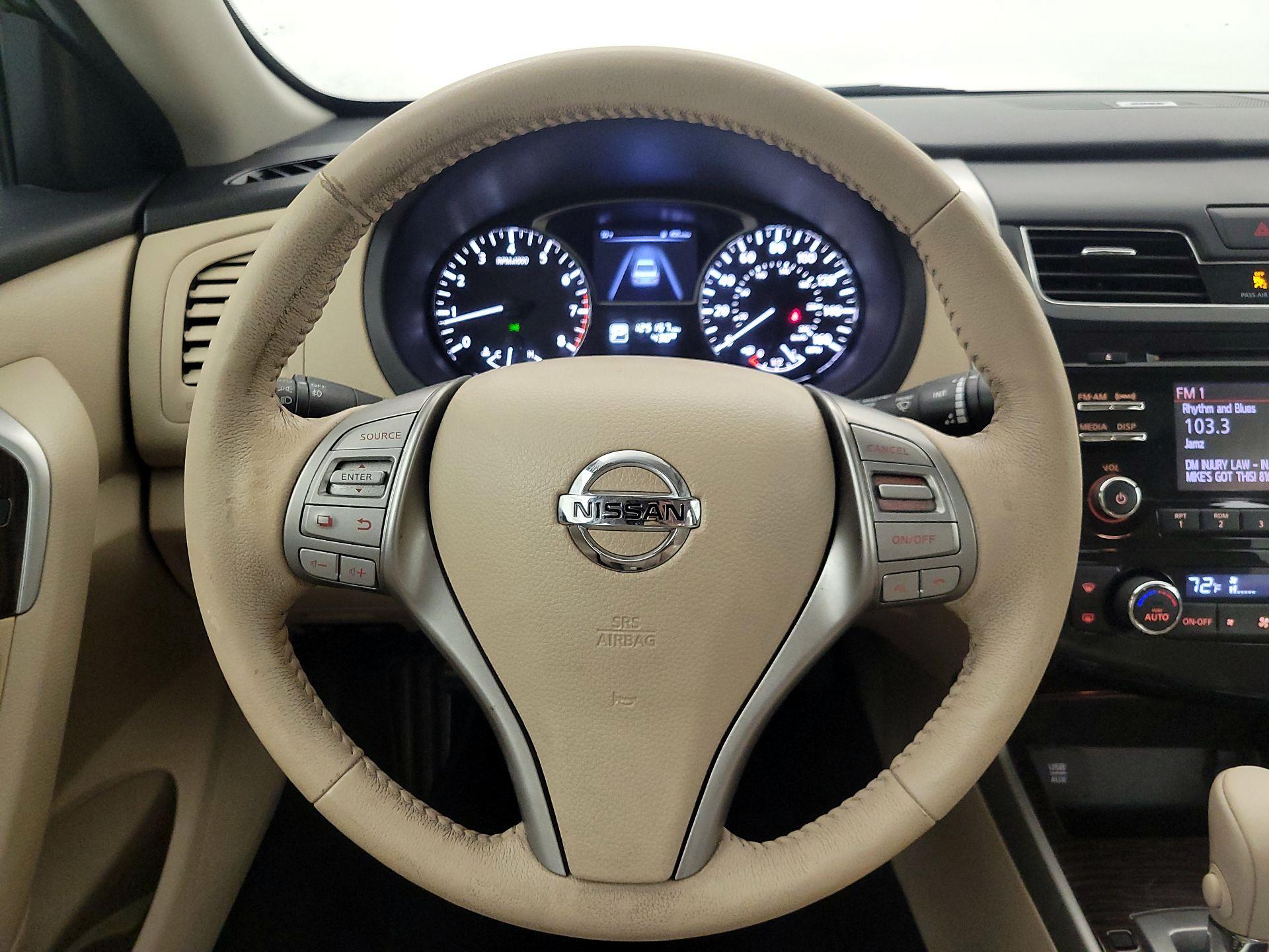 Thumbnail: 2015 Nissan Altima - 10