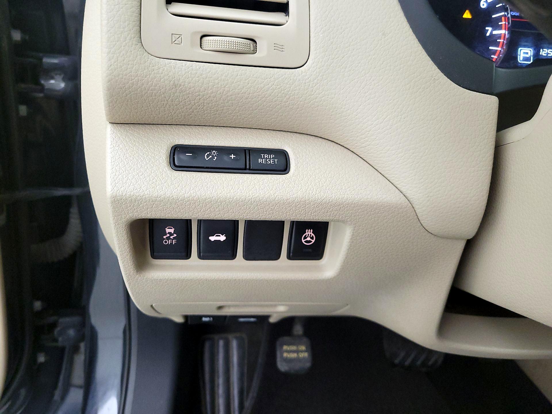 Thumbnail: 2015 Nissan Altima - 13