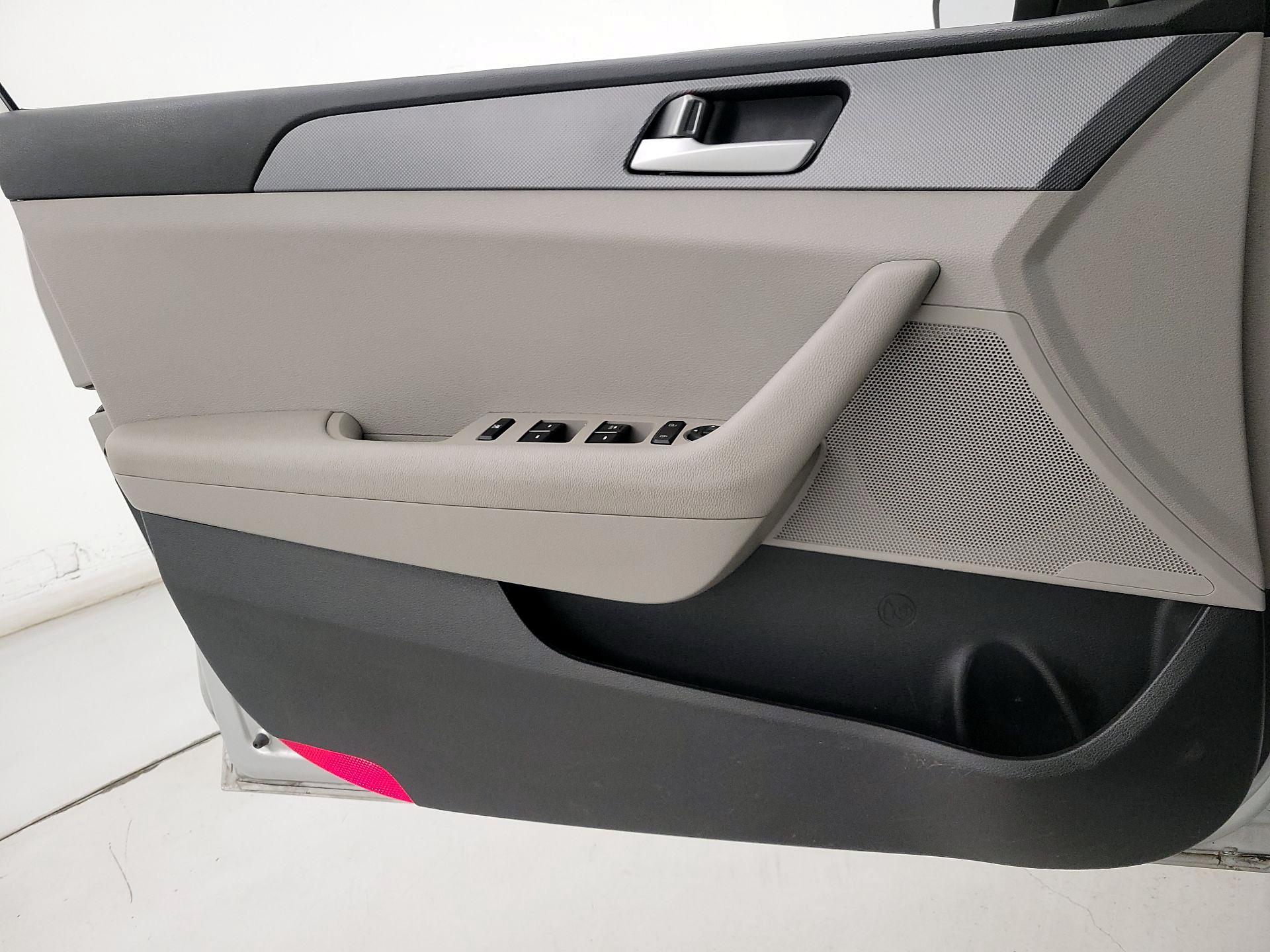 Thumbnail: 2017 Hyundai Sonata - 12