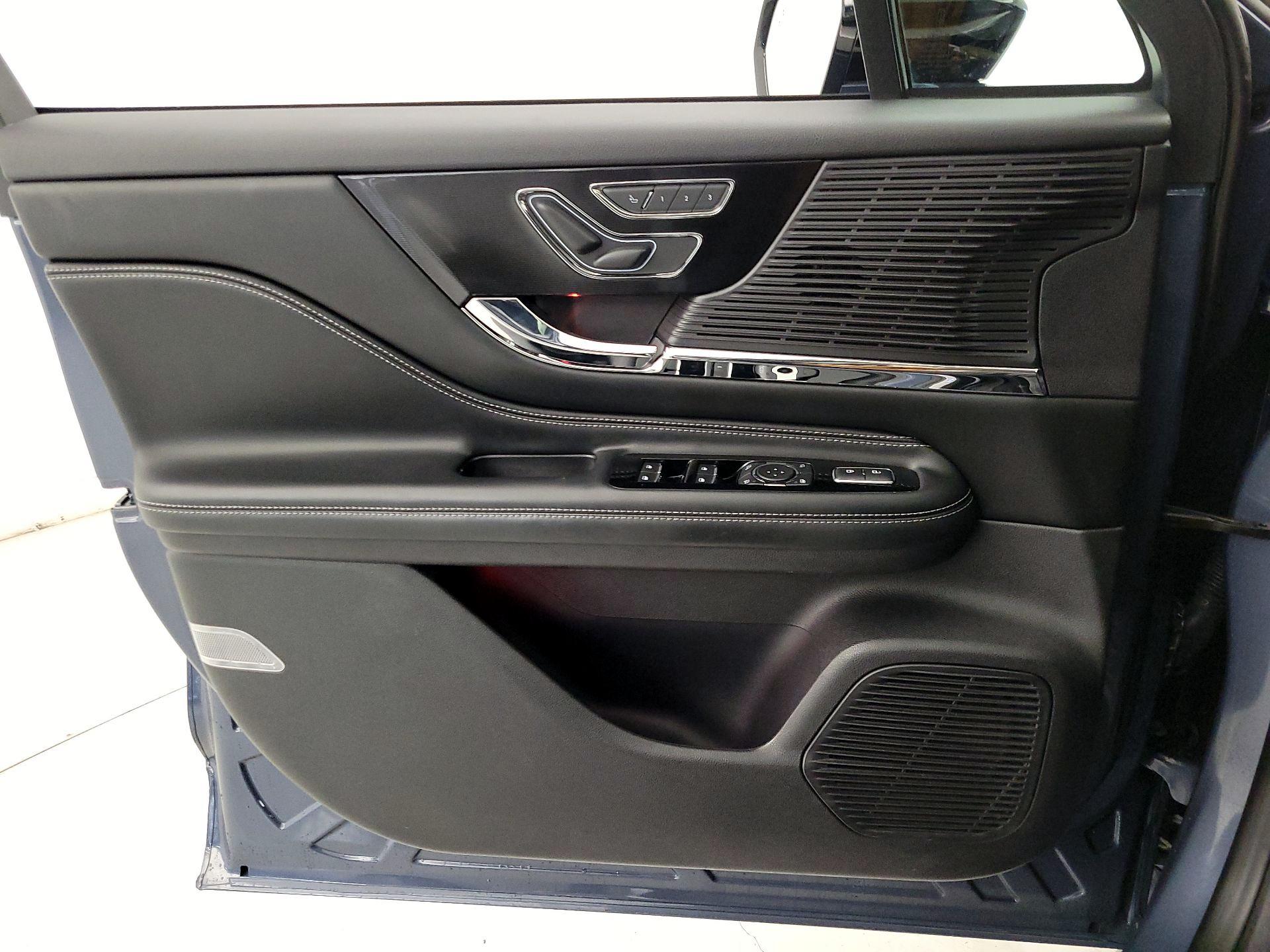 Thumbnail: 2022 Lincoln Corsair - 12