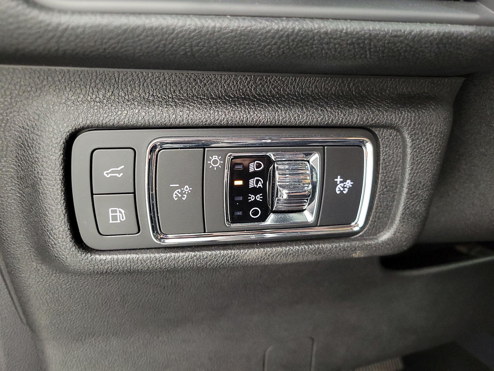 Thumbnail: 2022 Lincoln Corsair - 13