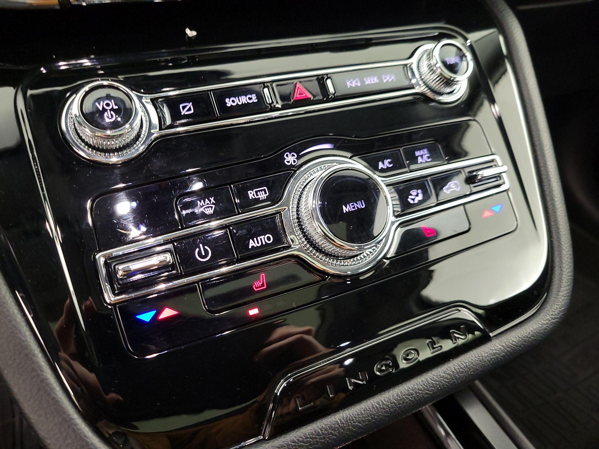 Thumbnail: 2022 Lincoln Corsair - 17