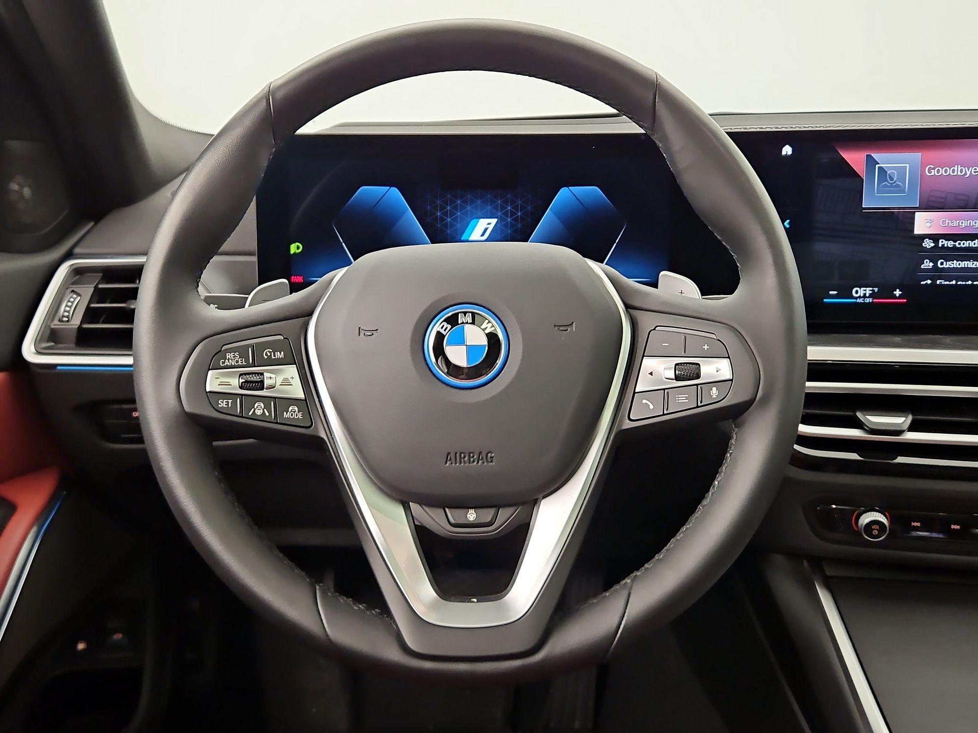 Thumbnail: 2024 BMW 3 Series - 10