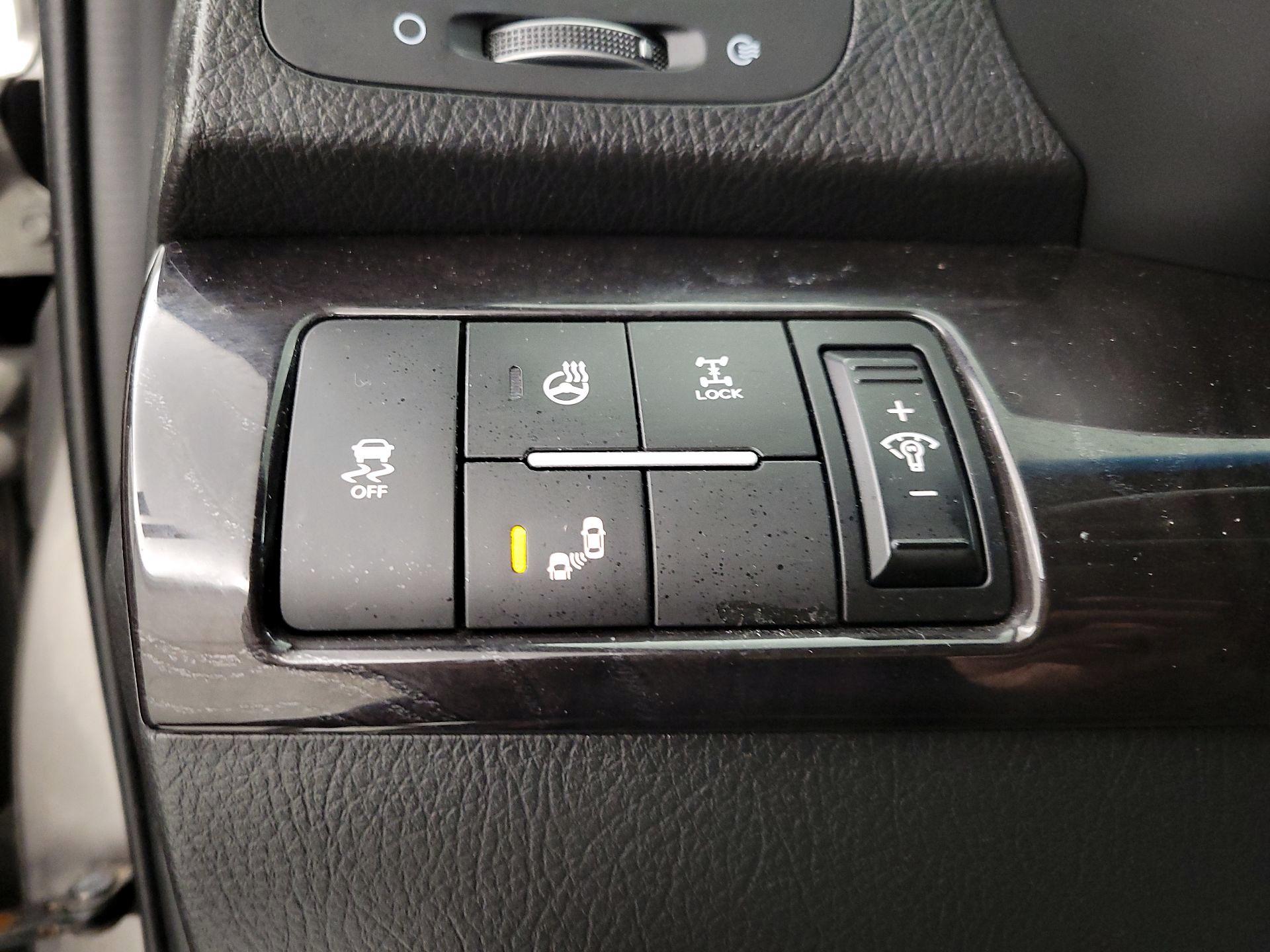 Thumbnail: 2015 Kia Sorento - 13