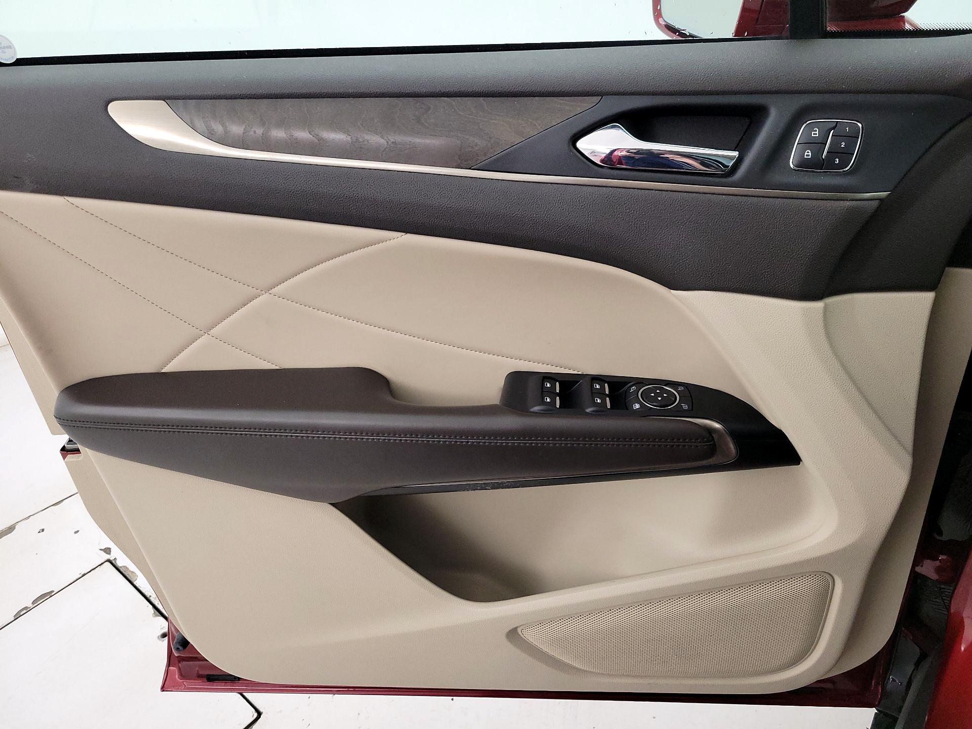 Thumbnail: 2018 Lincoln MKC - 12