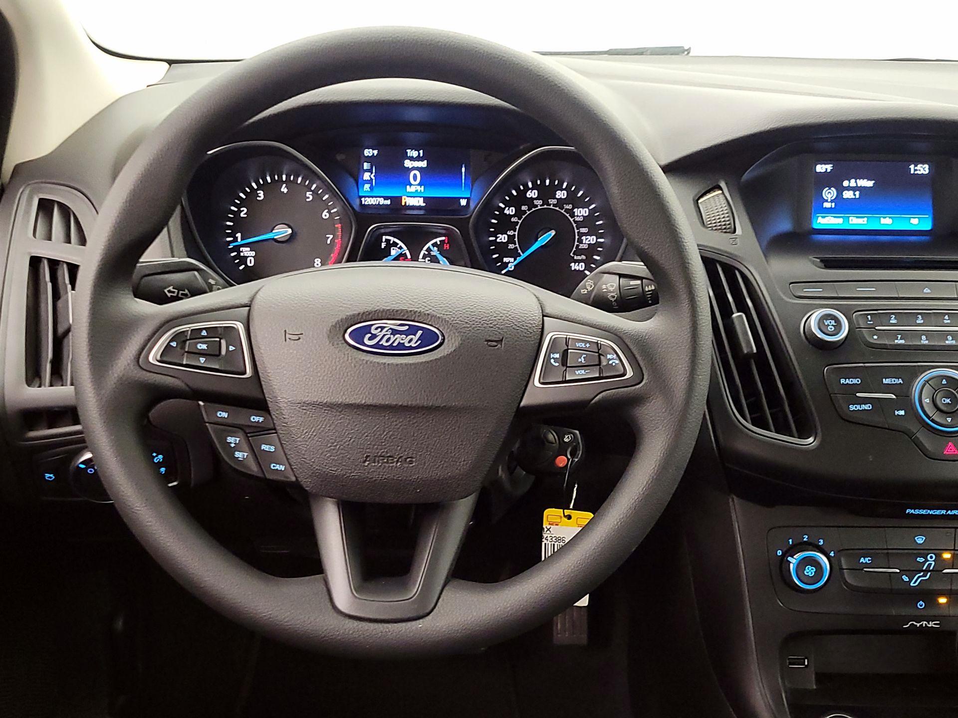 Thumbnail: 2015 Ford Focus - 10