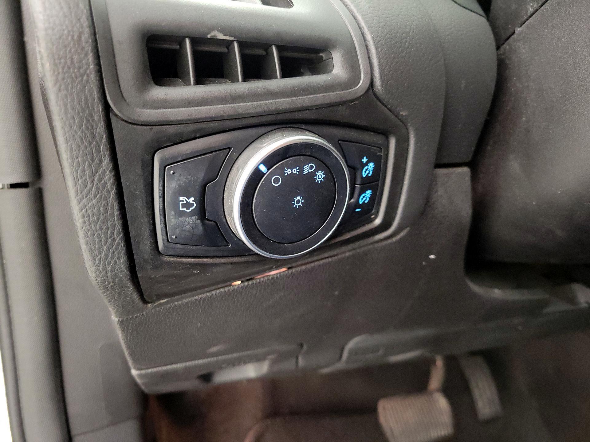 Thumbnail: 2015 Ford Focus - 13