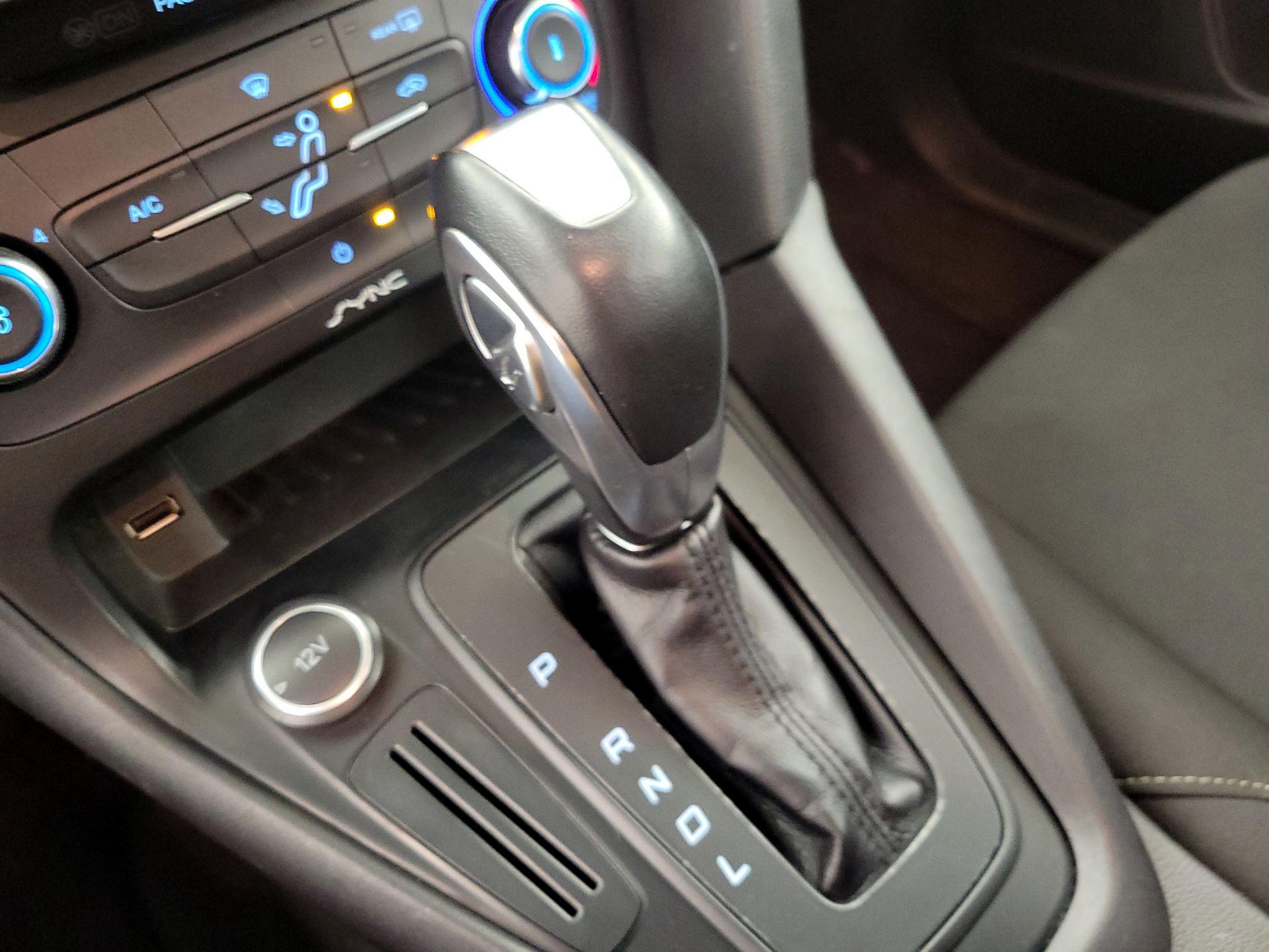 Thumbnail: 2015 Ford Focus - 17