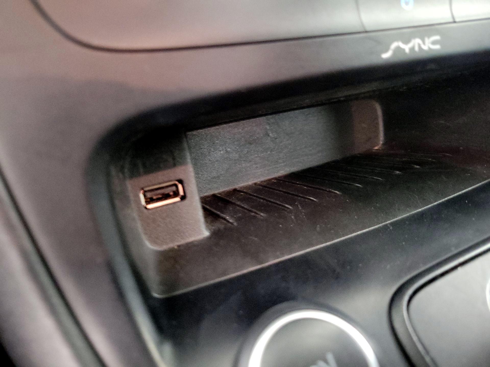 Thumbnail: 2015 Ford Focus - 18