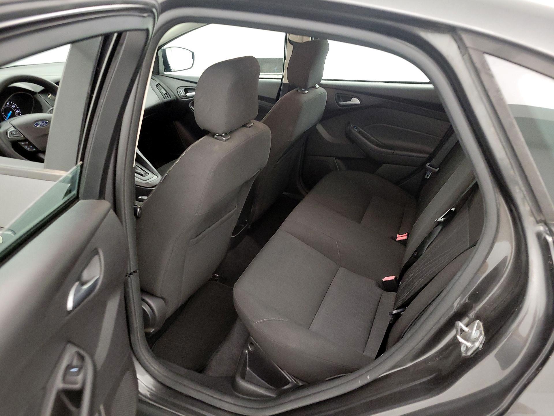 Thumbnail: 2015 Ford Focus - 19