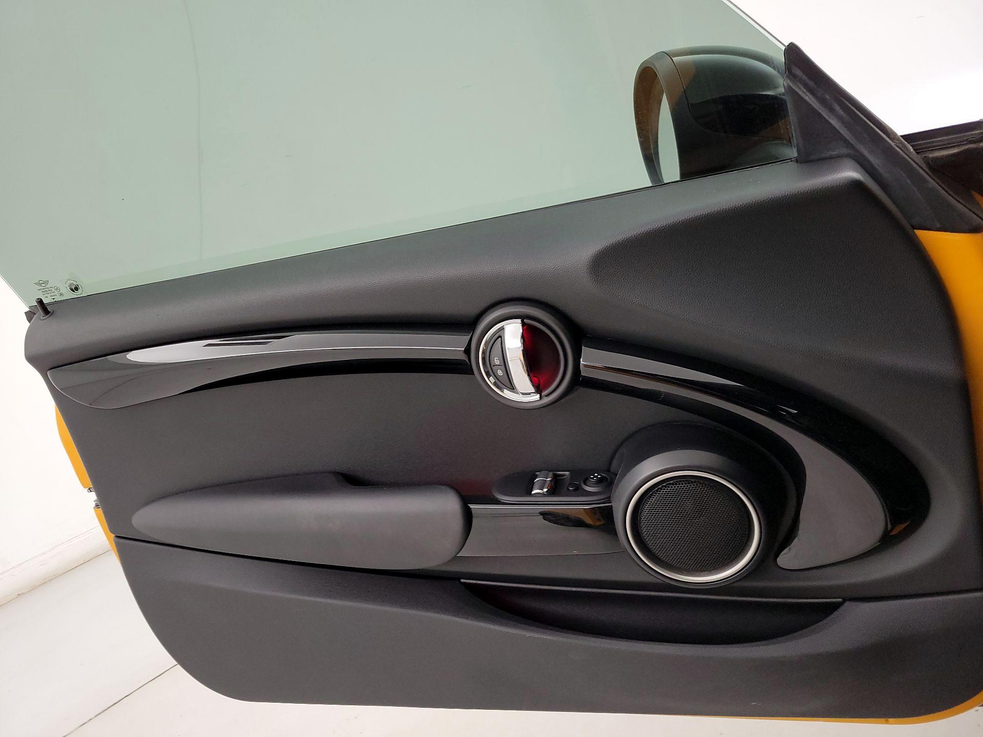 Thumbnail: 2015 MINI Cooper Hardtop - 12