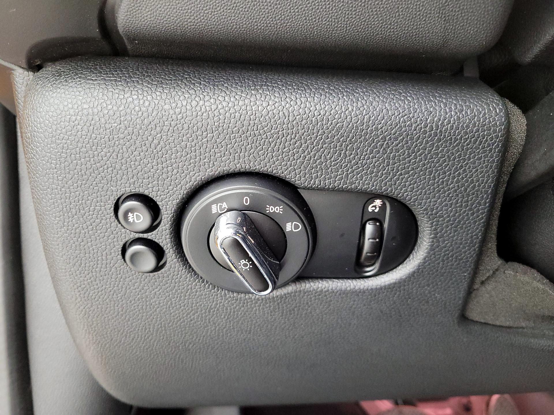 Thumbnail: 2015 MINI Cooper Hardtop - 13