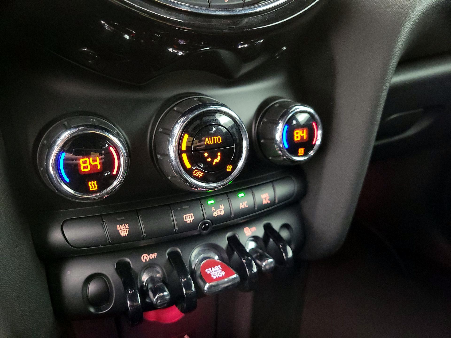 Thumbnail: 2015 MINI Cooper Hardtop - 15