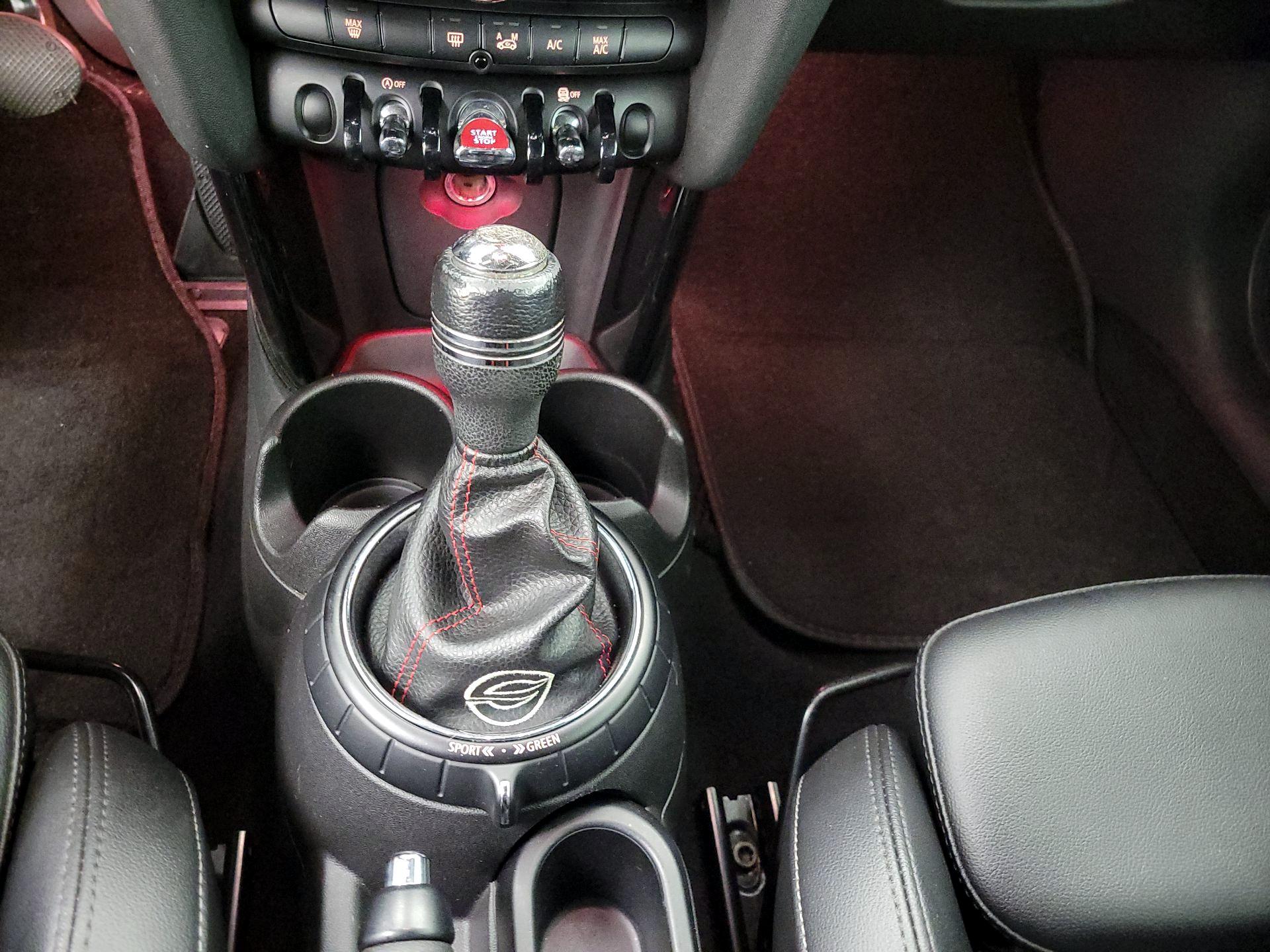 Thumbnail: 2015 MINI Cooper Hardtop - 16