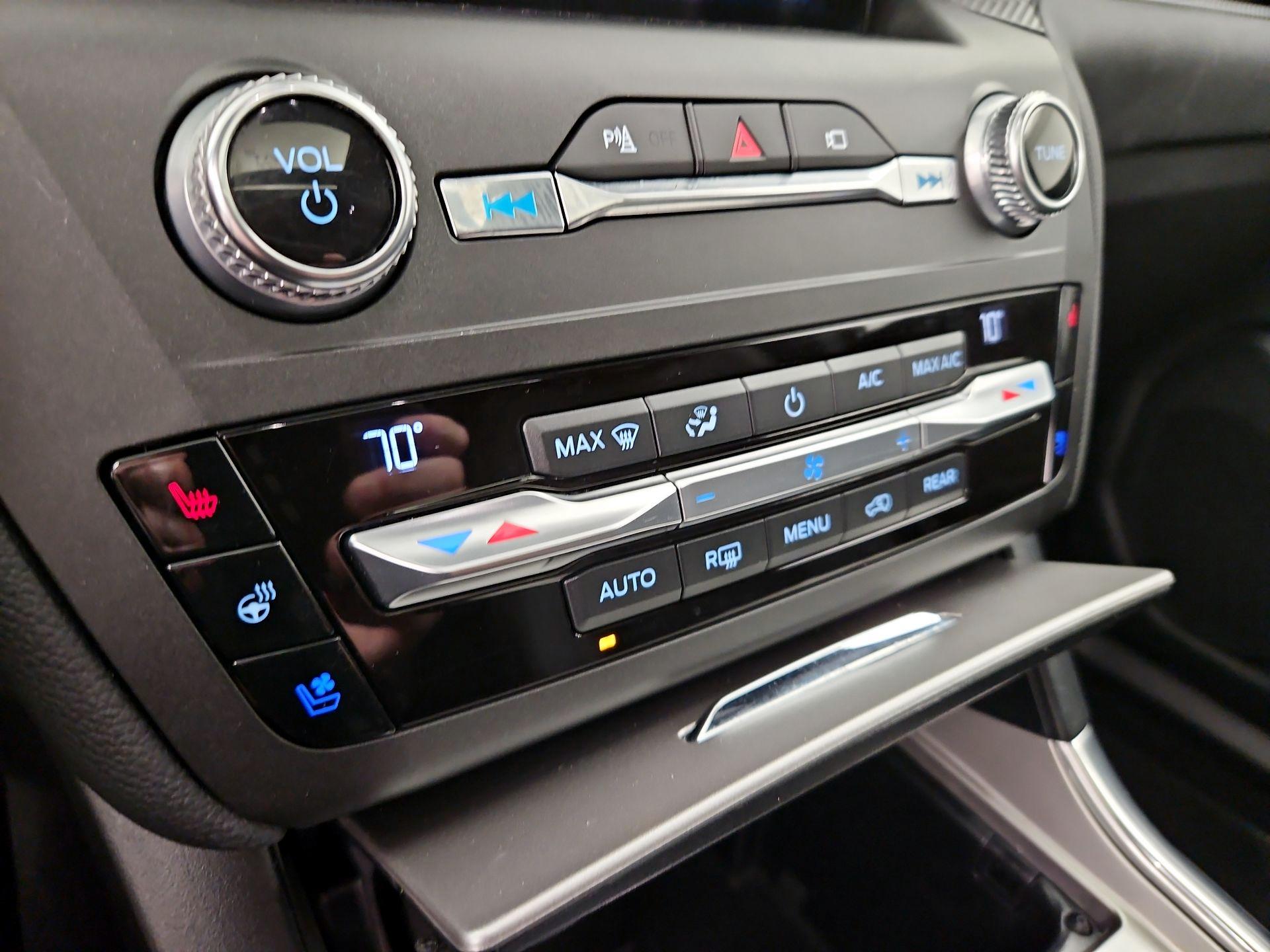 Thumbnail: 2020 Ford Explorer - 17