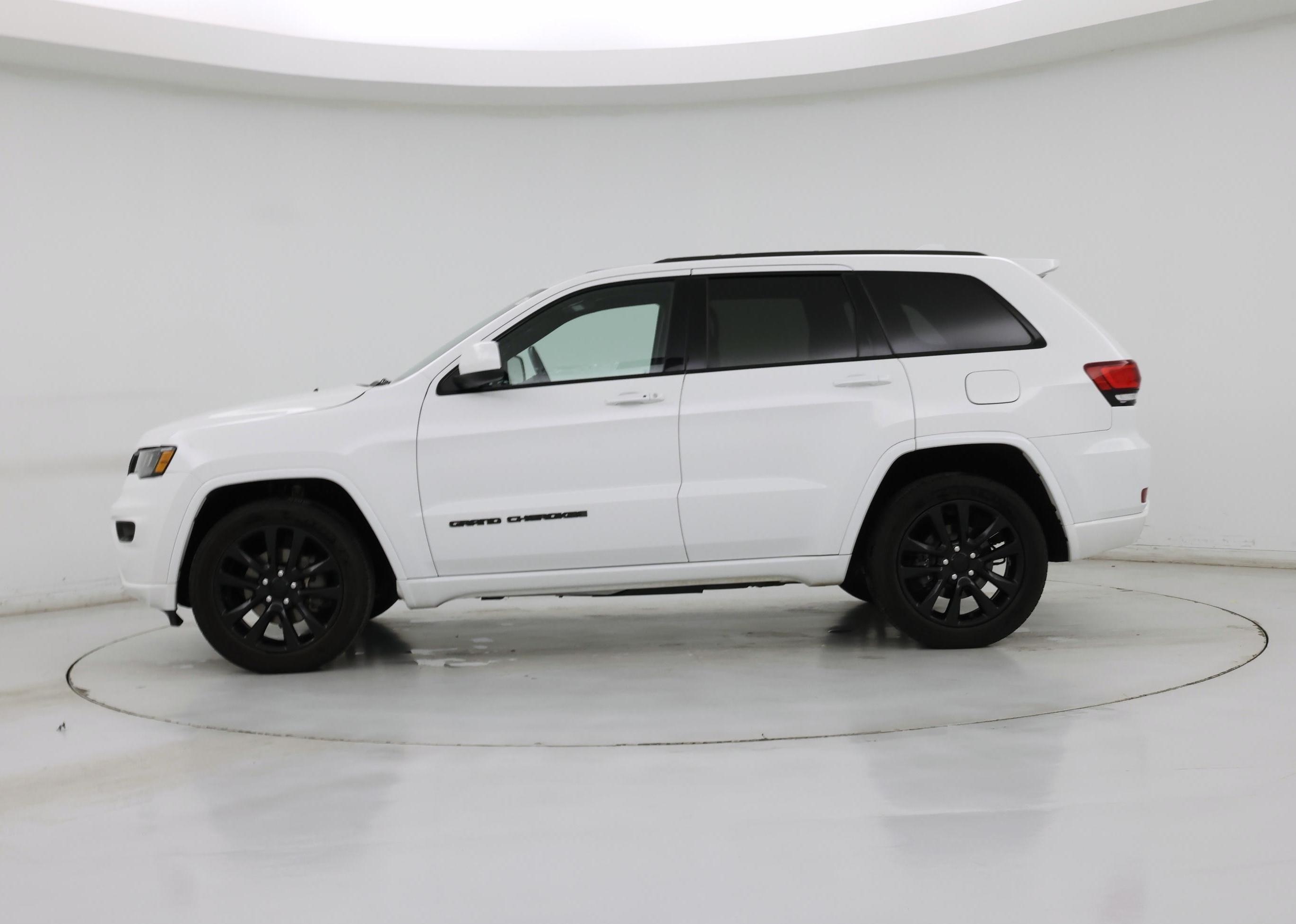 Thumbnail: 2018 Jeep Grand Cherokee - 3