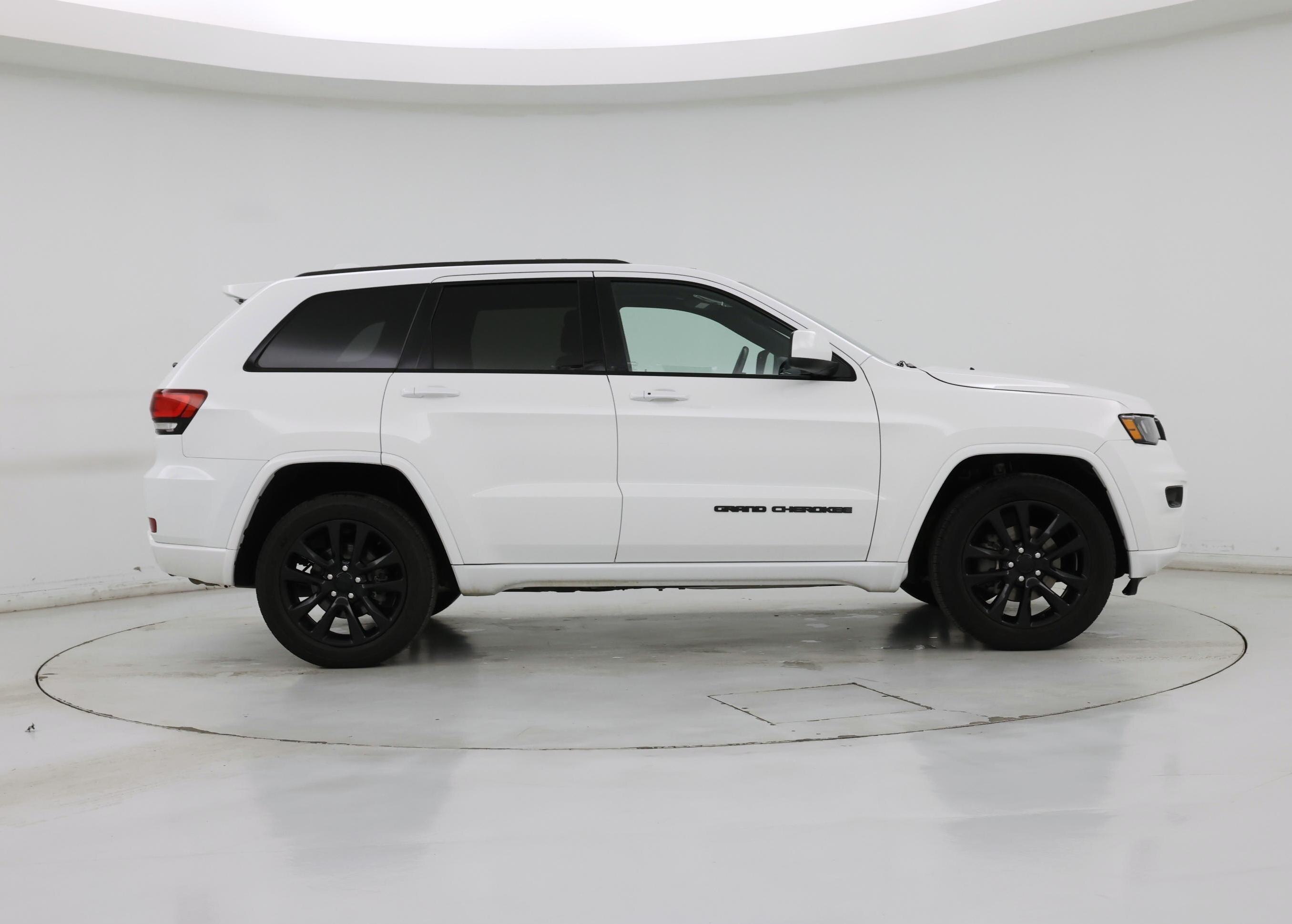 Thumbnail: 2018 Jeep Grand Cherokee - 7