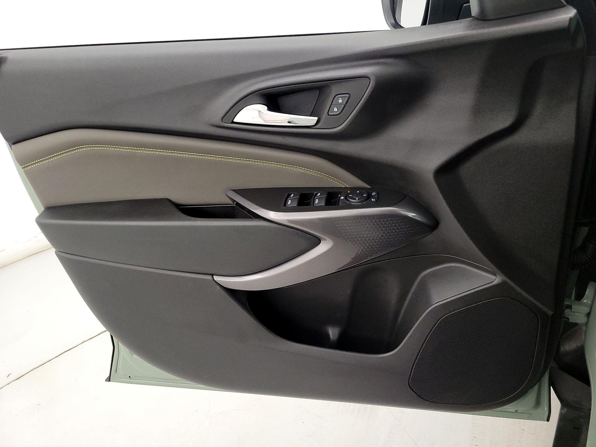 Thumbnail: 2025 Chevrolet Trax - 12