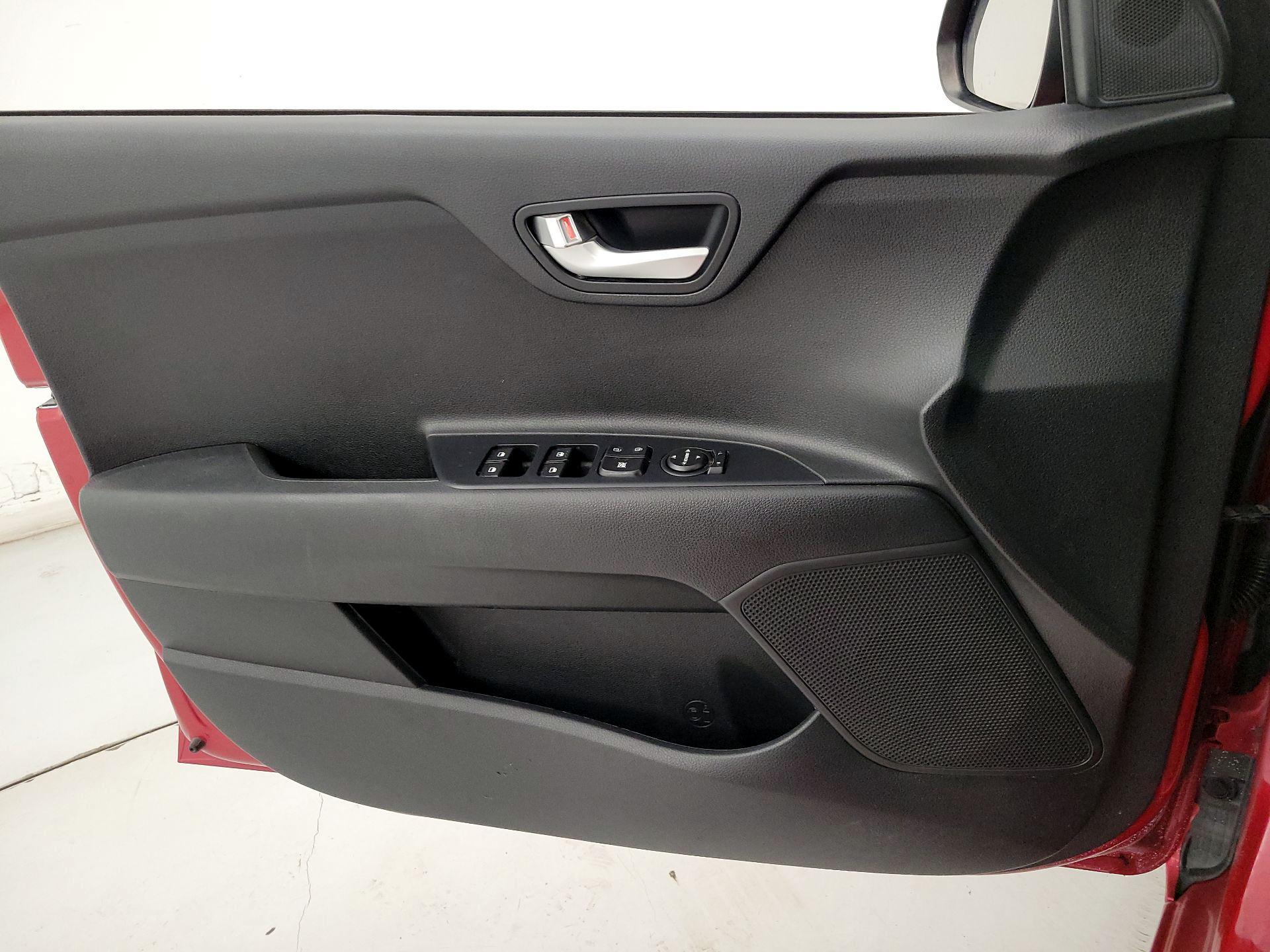 Thumbnail: 2019 Kia Rio - 12