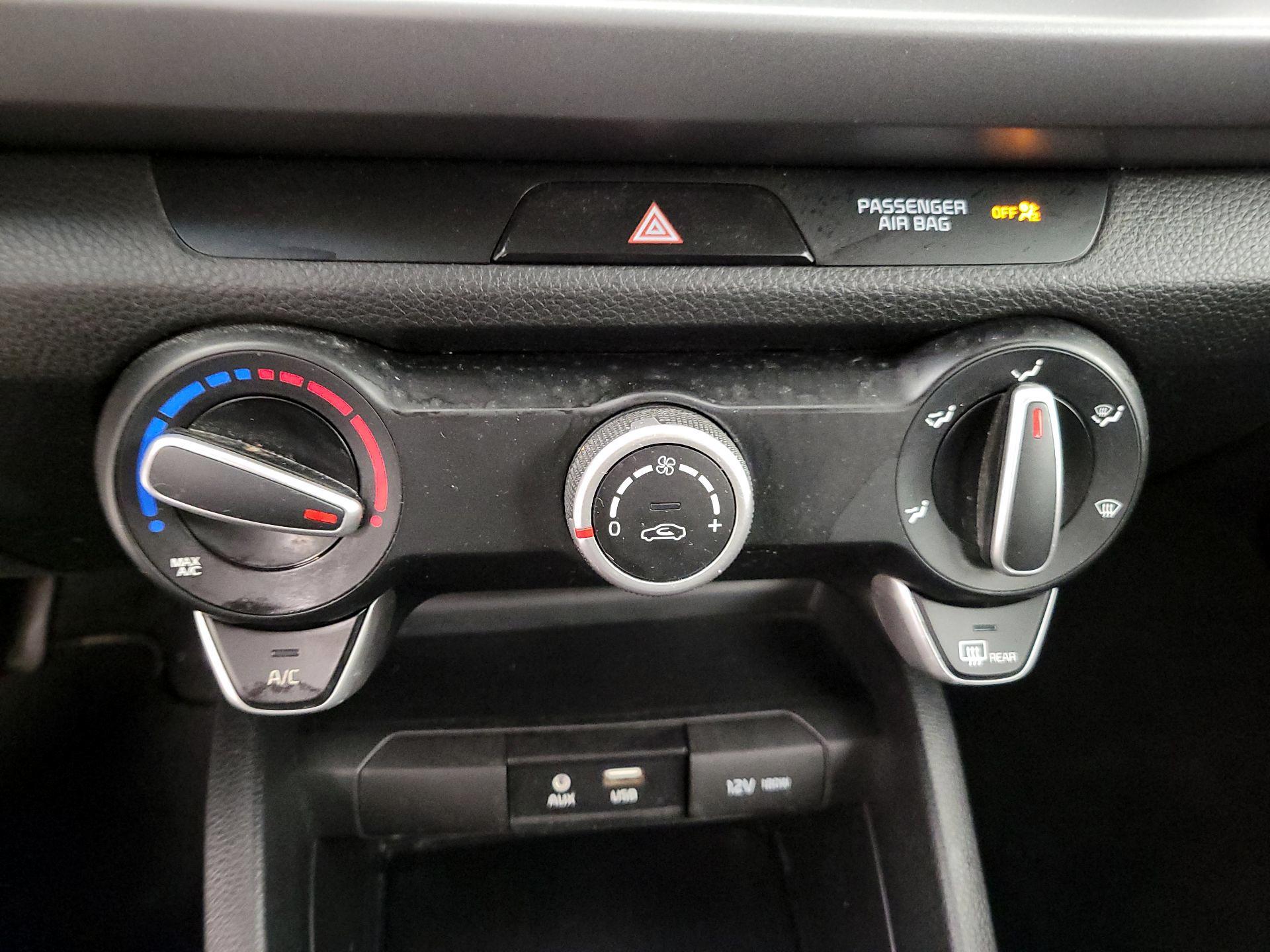 Thumbnail: 2019 Kia Rio - 16