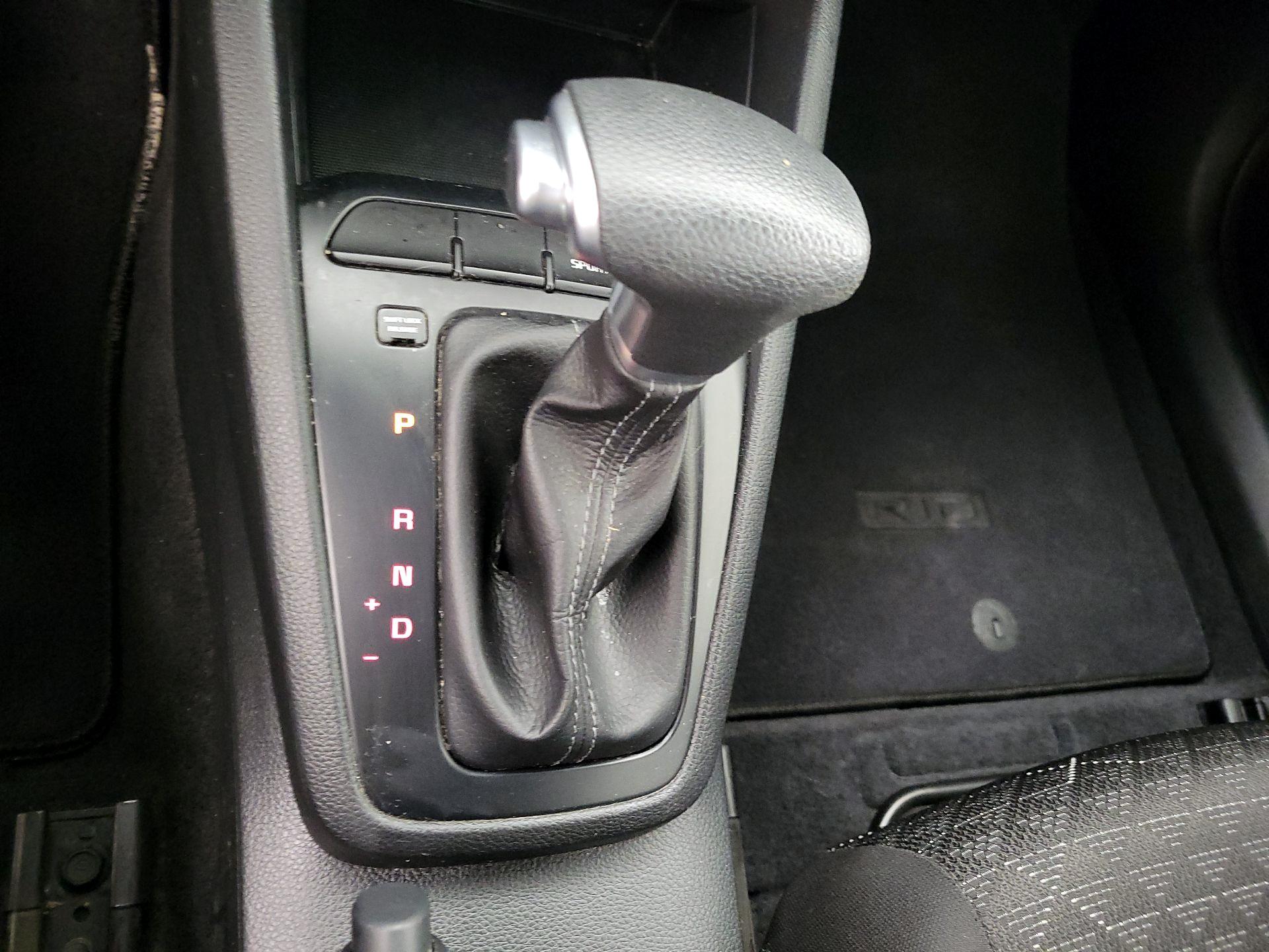 Thumbnail: 2019 Kia Rio - 17