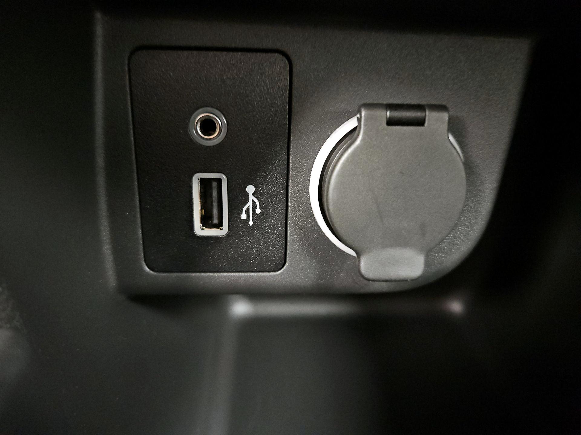 Thumbnail: 2025 Nissan Kicks - 18