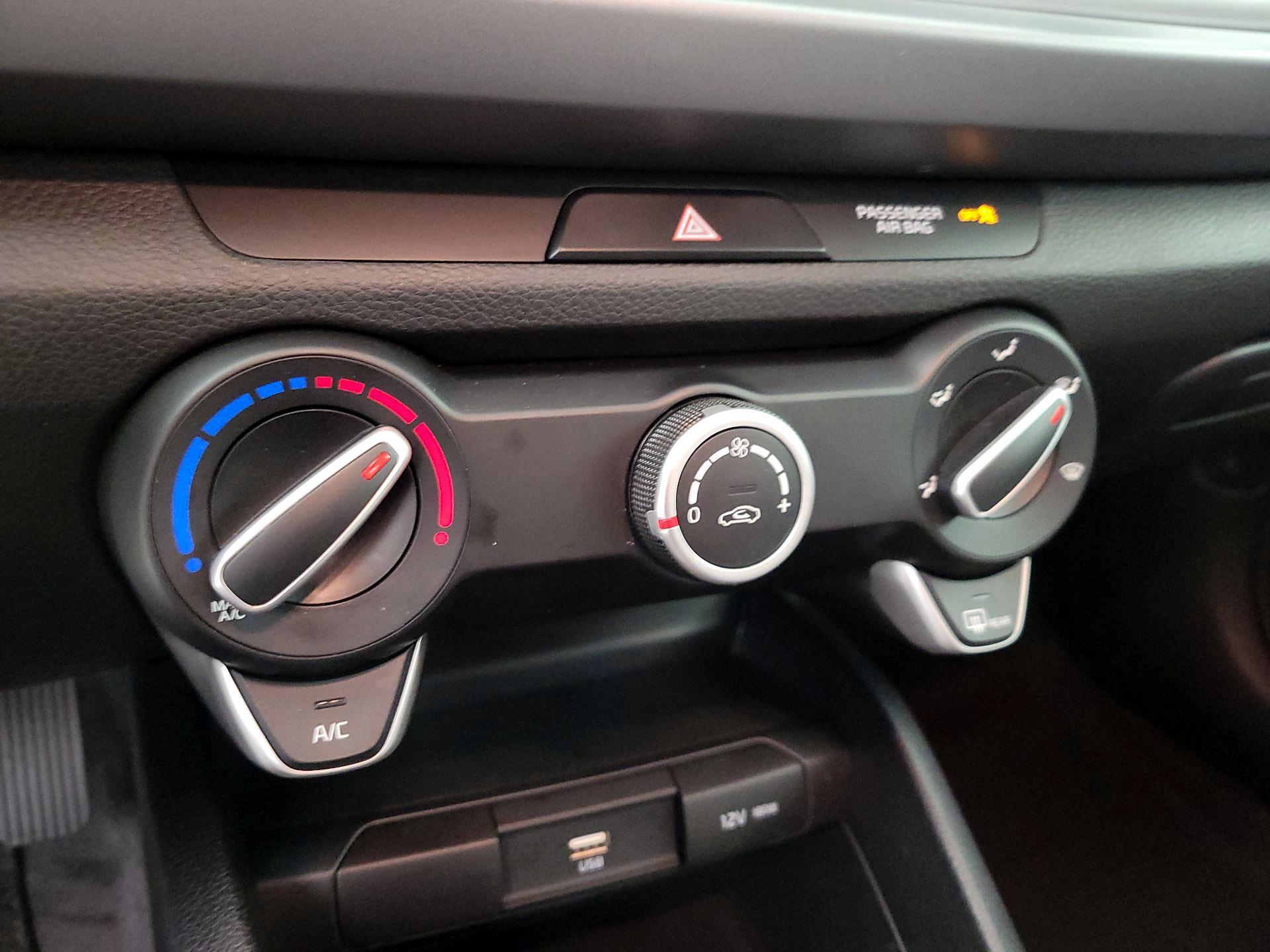 Thumbnail: 2022 Kia Rio5 - 16