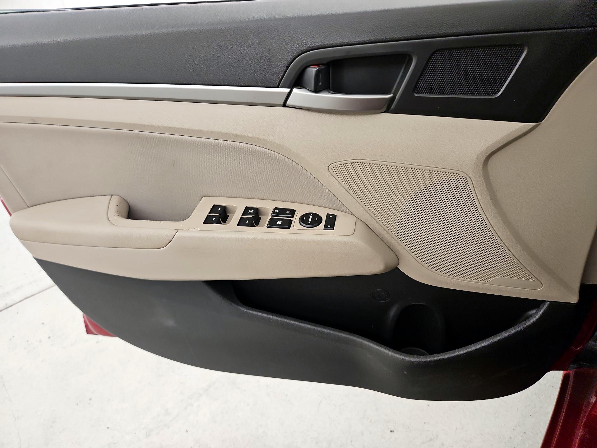 Thumbnail: 2017 Hyundai Elantra - 12