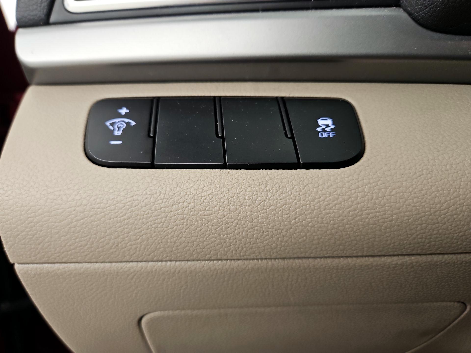 Thumbnail: 2017 Hyundai Elantra - 13