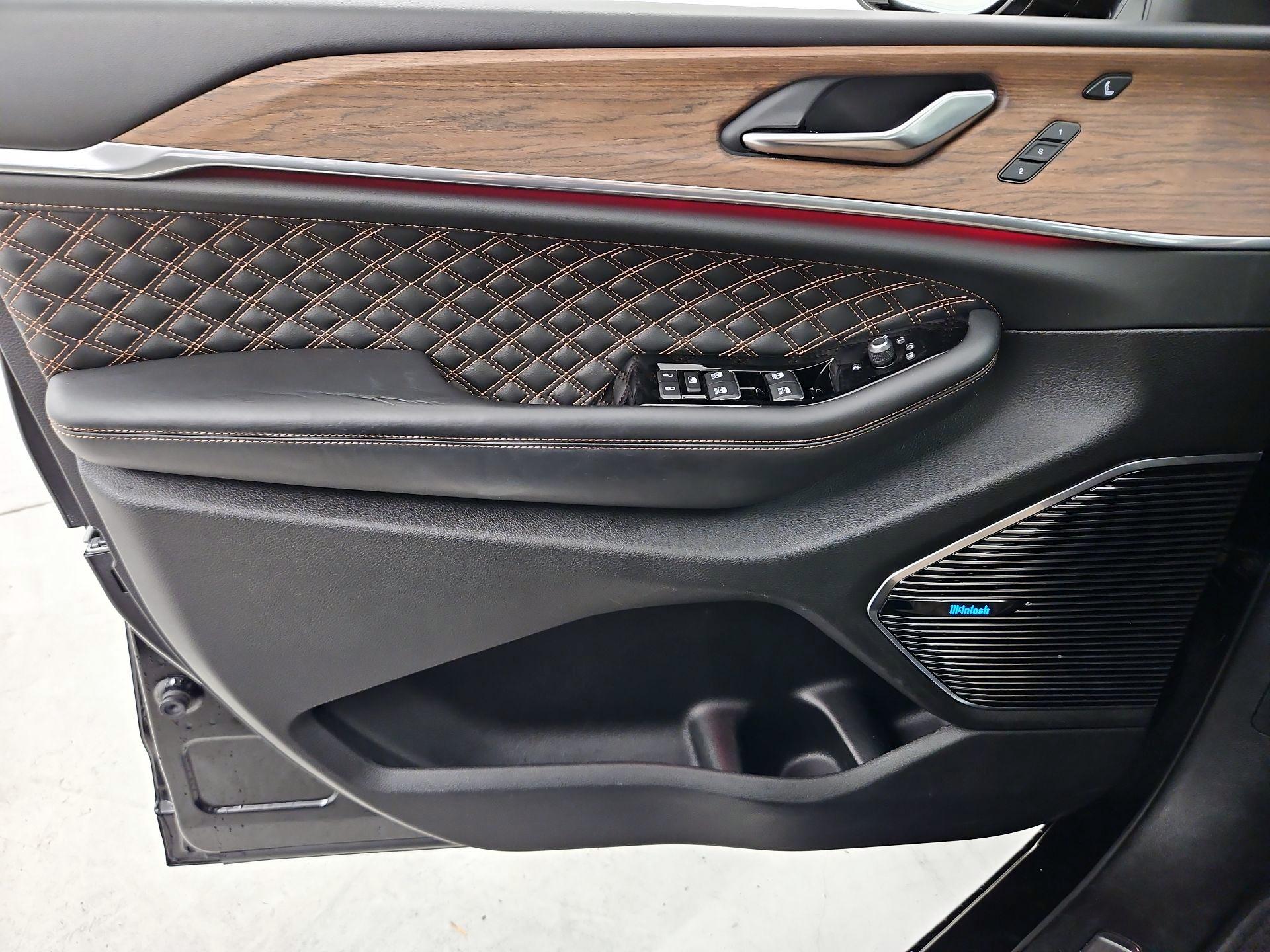 Thumbnail: 2022 Jeep Grand Cherokee - 12