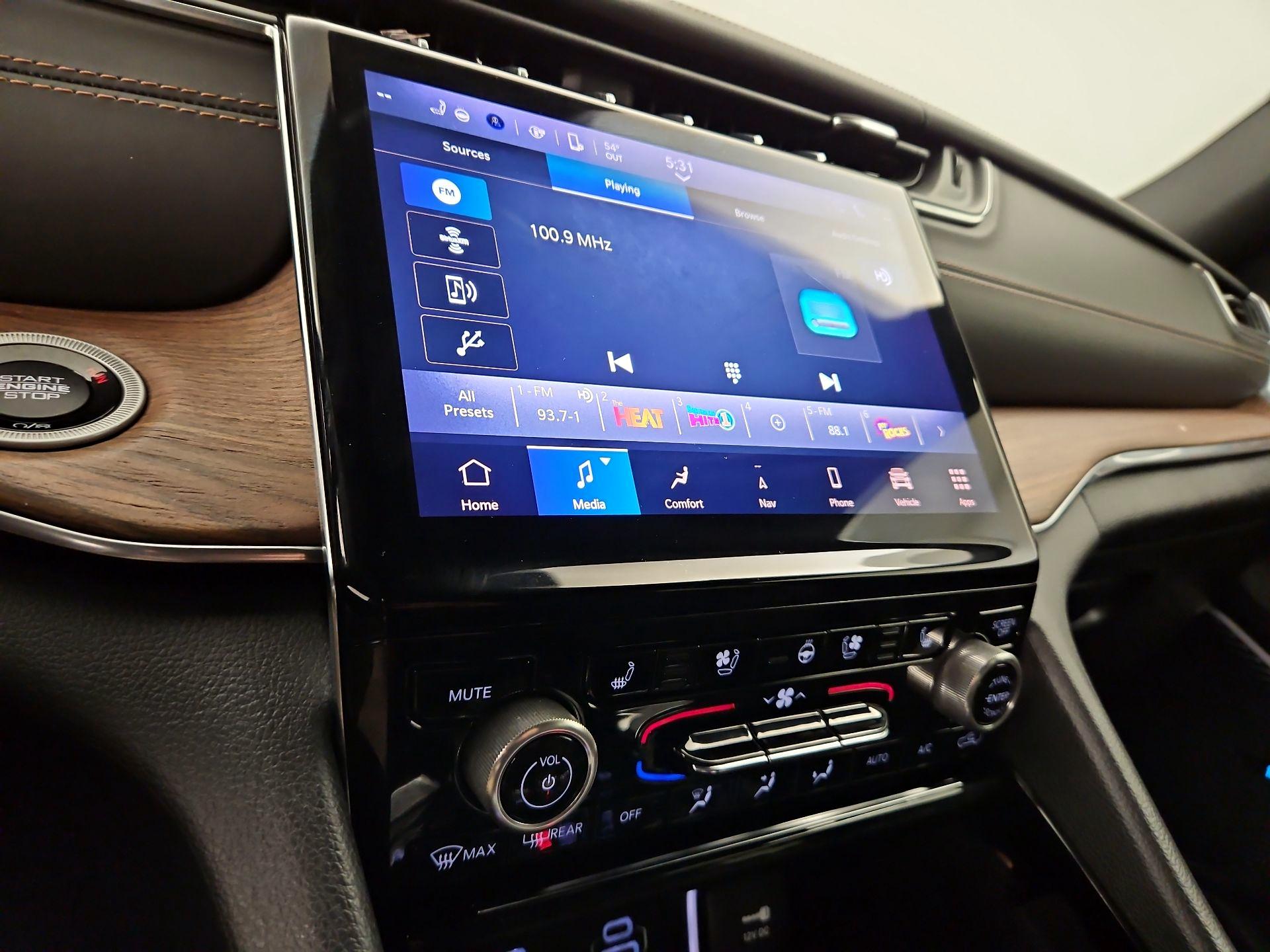 Thumbnail: 2022 Jeep Grand Cherokee - 16