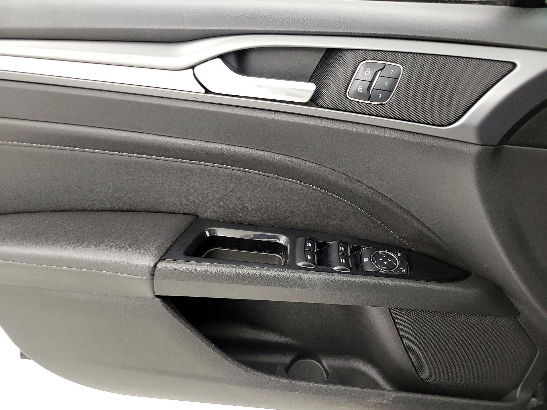 Thumbnail: 2015 Ford Fusion - 12