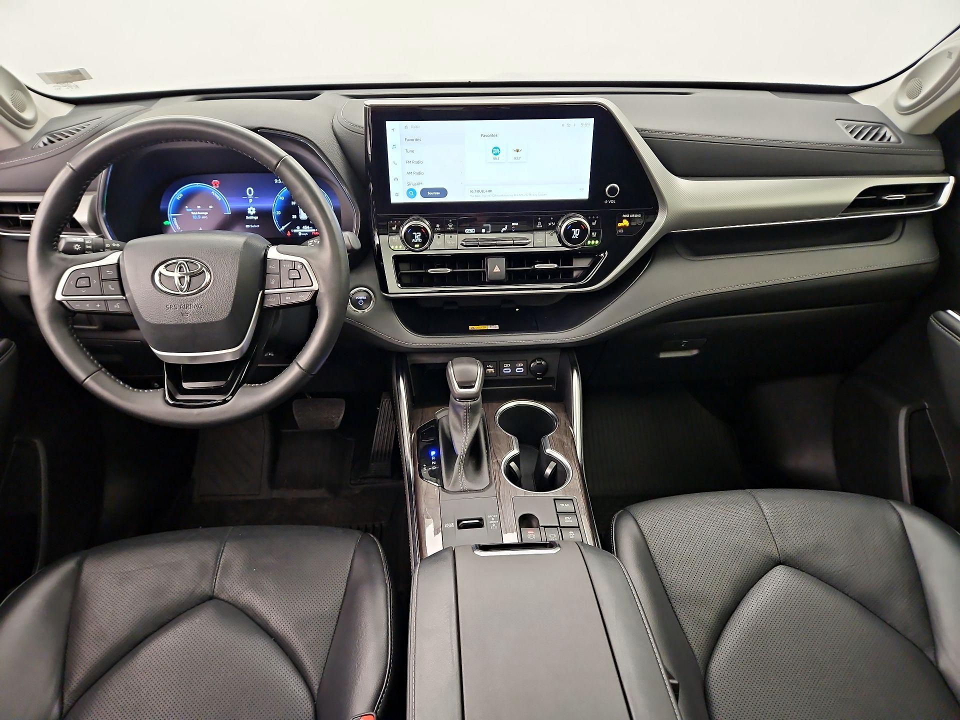 Thumbnail: 2023 Toyota Highlander - 9