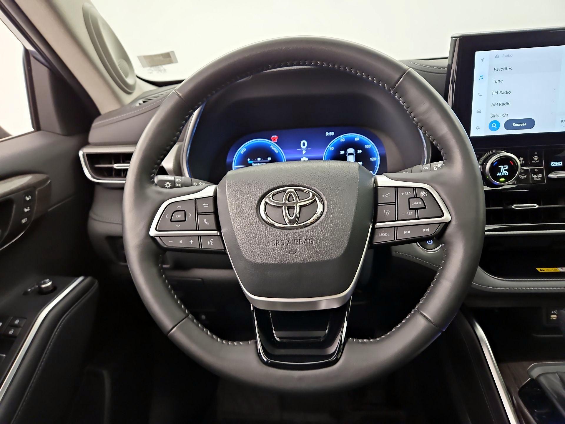 Thumbnail: 2023 Toyota Highlander - 10