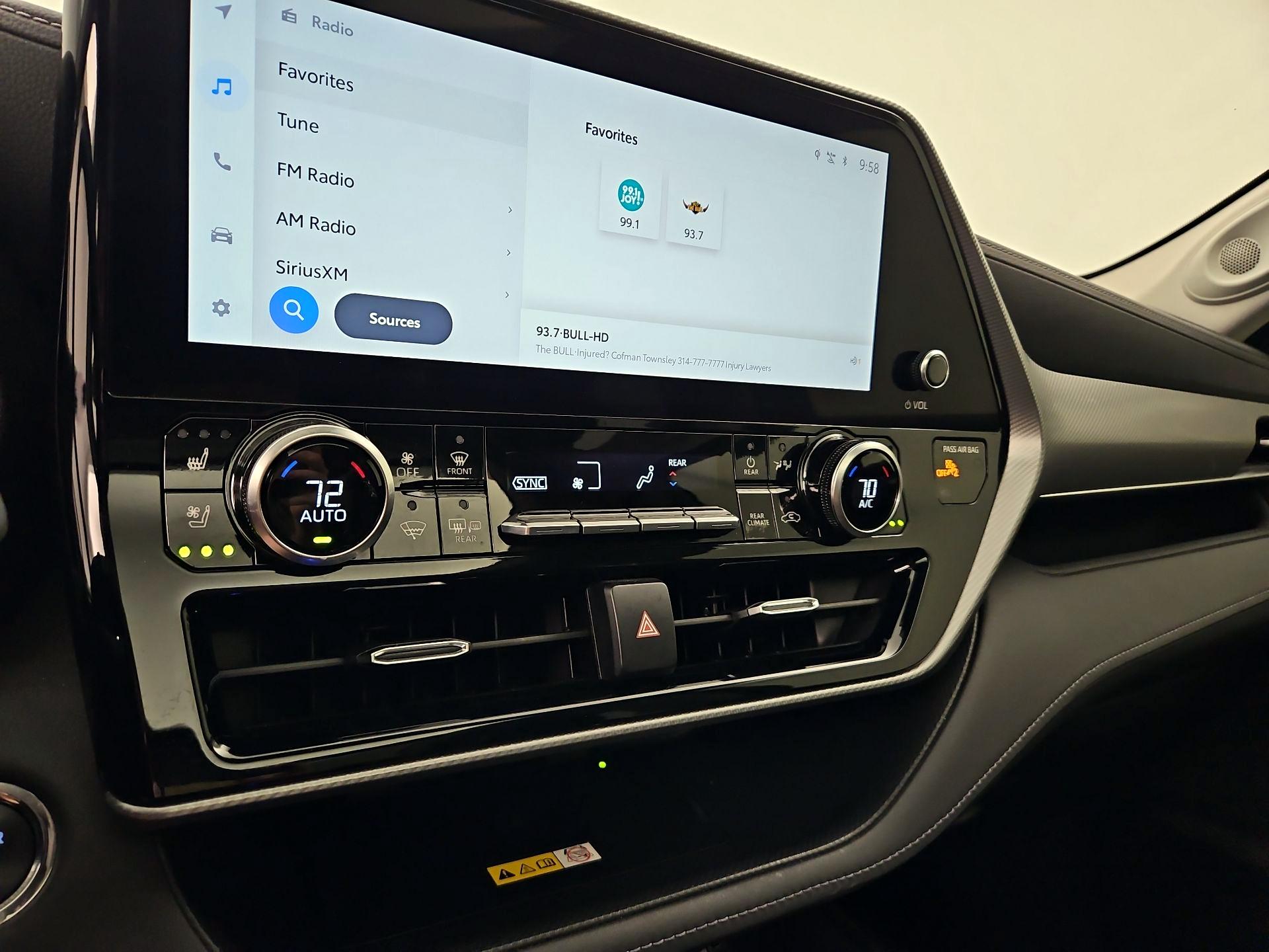 Thumbnail: 2023 Toyota Highlander - 17